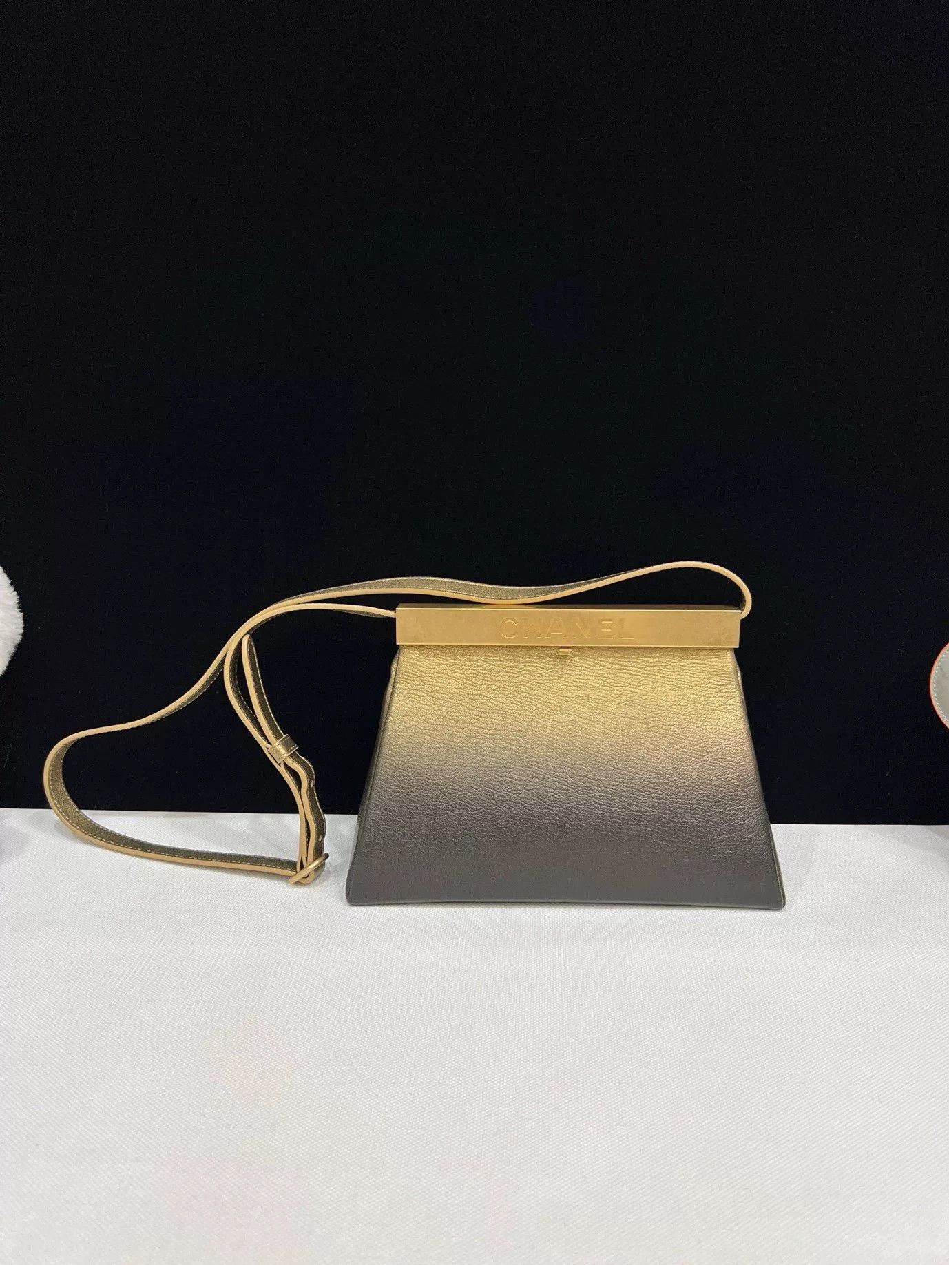 Chanel Pre-loved Bag Very good condition Size ONE SIZE - 1 Thumbnail