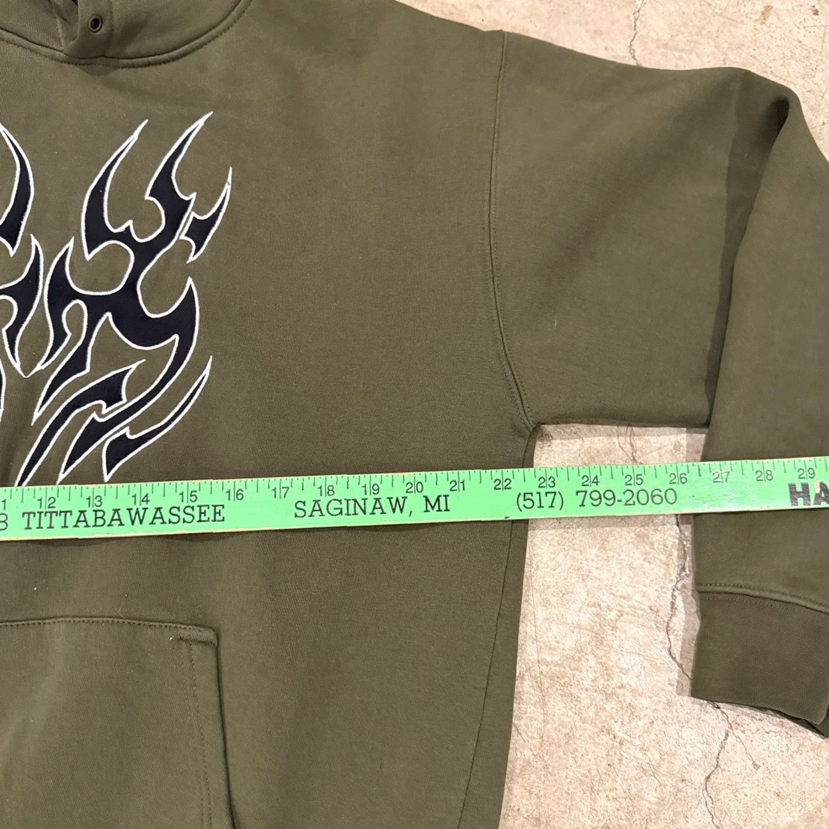 Olive VINTAGE Sapphire Lounge Hoodie Men L Olive Green Embroidered Tribal Flame Graphic Print Pullover Size US L / EU 52-54 / 3 - 5 Thumbnail