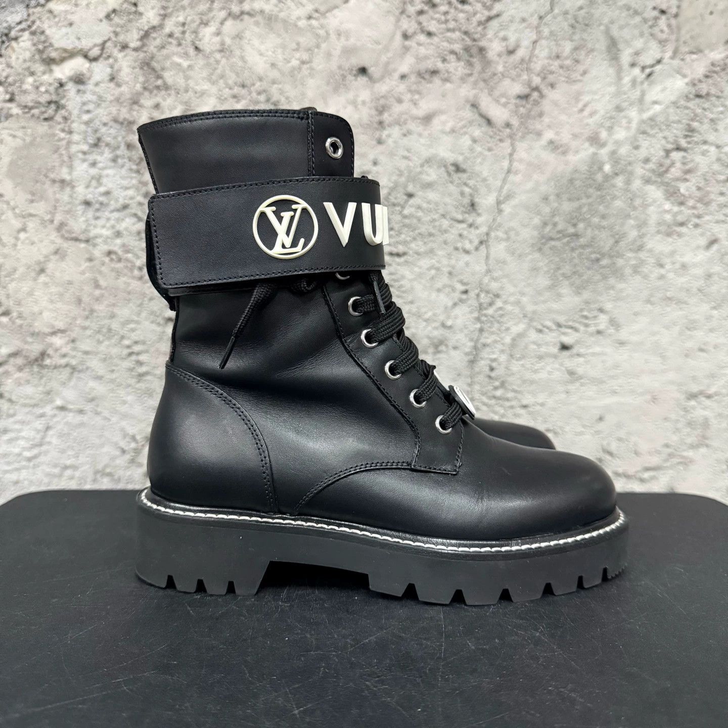 Louis Vuitton lv boots women's 35 Size US 4 / IT 34 - 1 Thumbnail