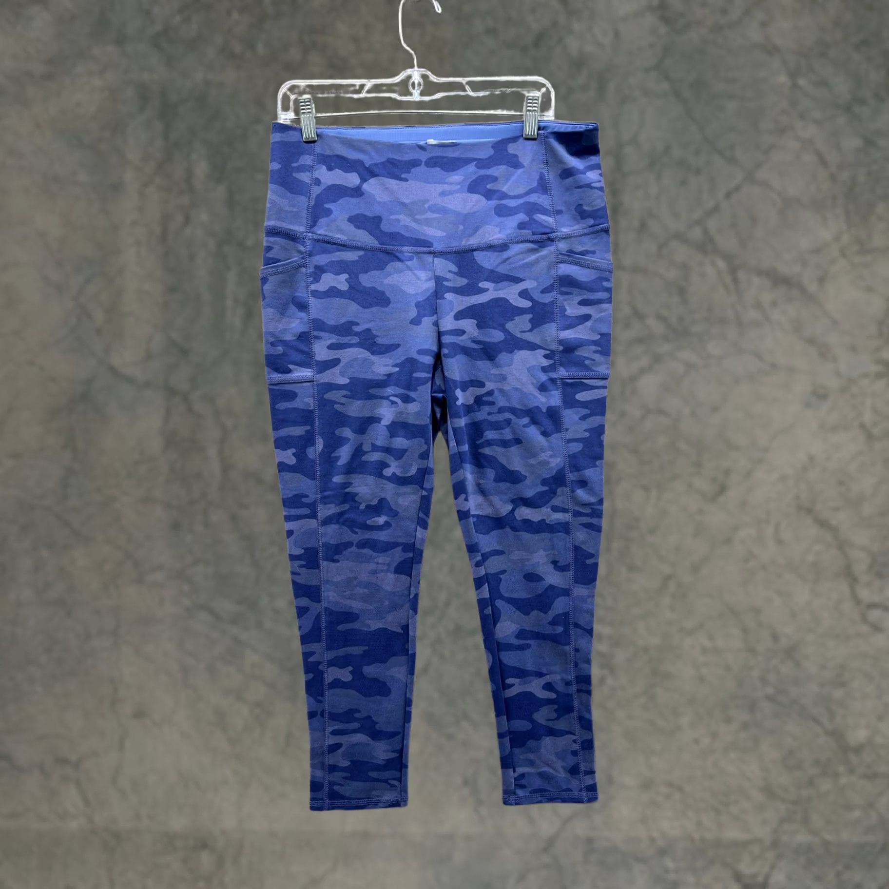 Vintage Chico's Zenergy Leggings Womens 2P Blue Camo Crop High Rise Yoga Pants Athletic Crop Skinny Pockets Elastic Waist Pull On Petite 2P Womens Size 26" / US 2 / IT 38 - 1 Thumbnail
