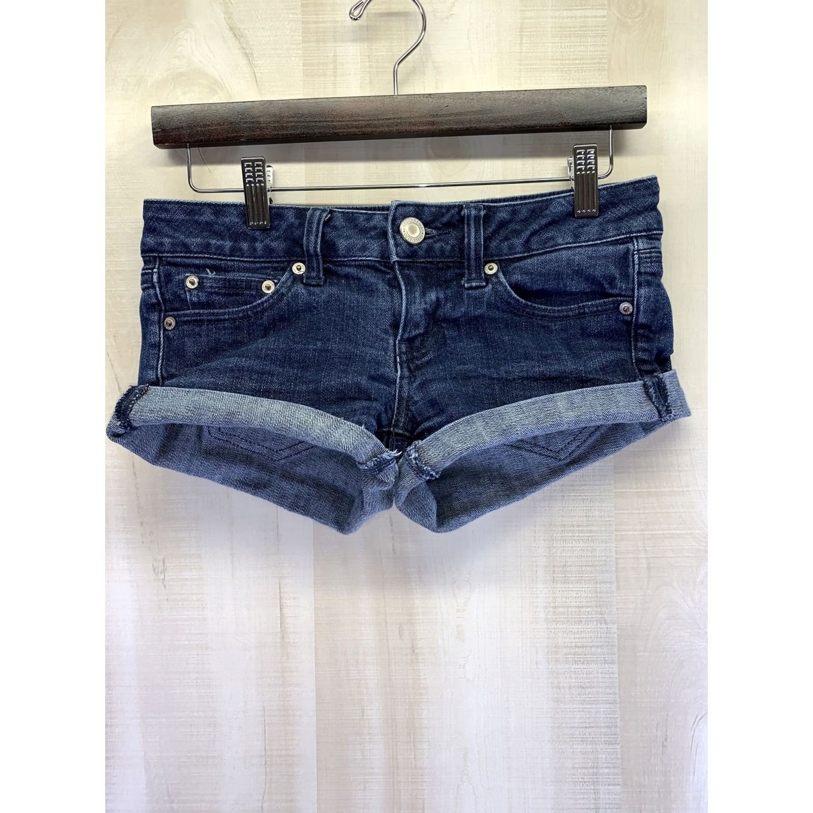 American Eagle Outfitters American Eagle Outfitters Stretch Denim Jean Short Shorts Womens Sz 2-6313 Blue Casual, Travel Style Shorts Womens 2 Regular Size XS? Size 26" / US 2 / IT 38 - 2 Thumbnail