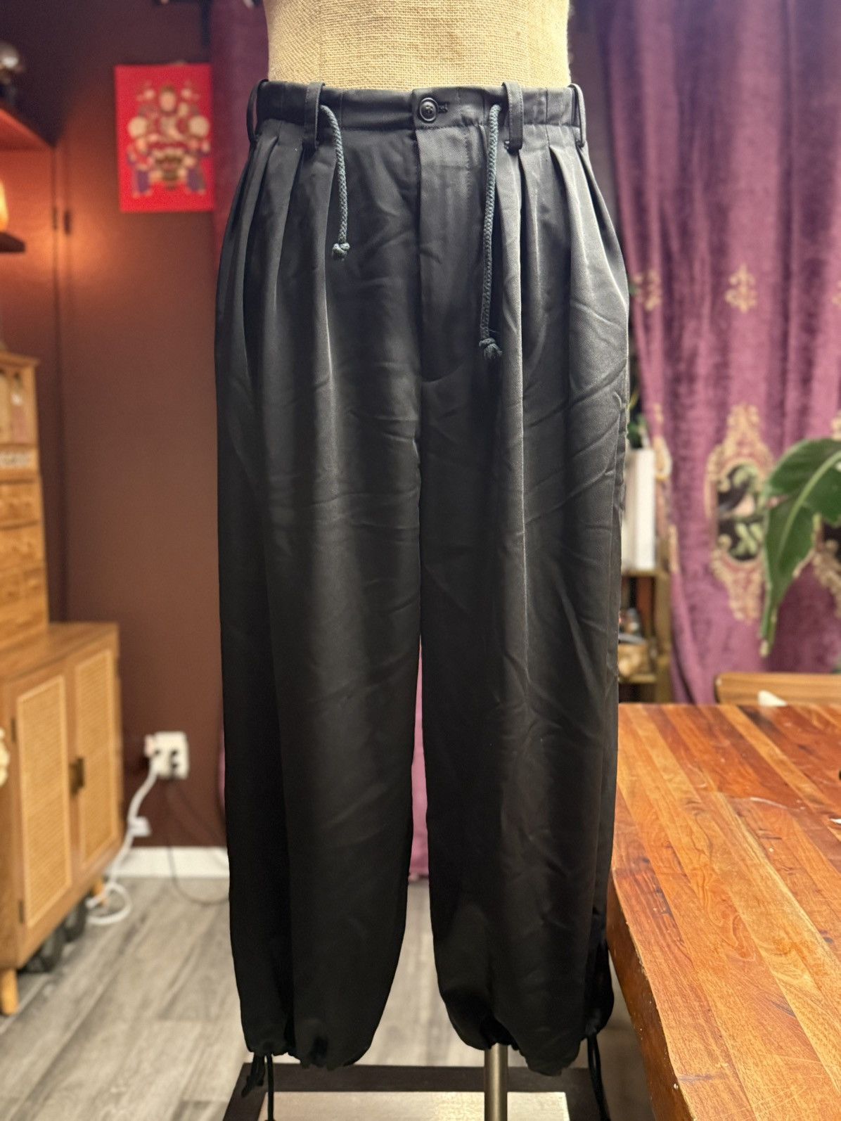 Other Black Pleated Drawstring Cuff Pants – Modern, Minimal Size US 29 - 1 Thumbnail