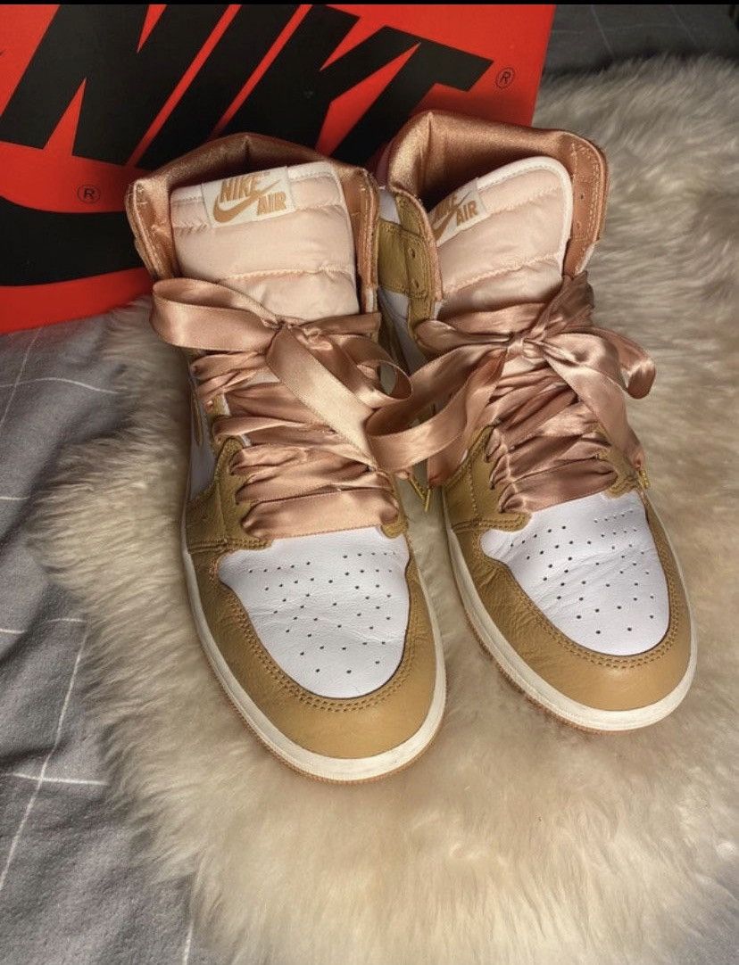 Nike WMNS Air Jordan Retro HI OG Praline/ white-sail Size US 11 / IT 41 - 4 Thumbnail