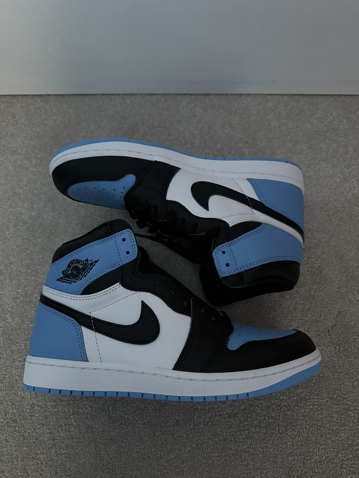 Jordan Brand Air Jordan 1 Retro UNC Toe Size US 9 / EU 42 - 6 Thumbnail