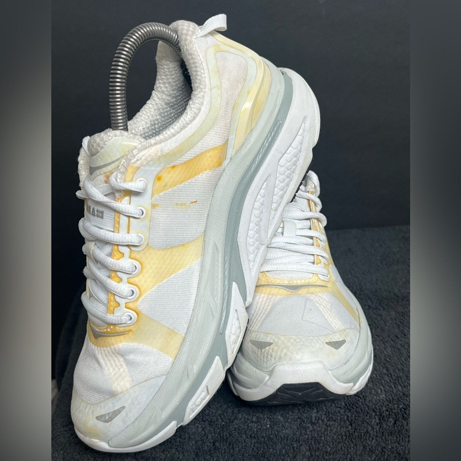 Hoka Women's Hoka One One Valor Size 7 Running Shoes White EUC Size US 7 / IT 37 - 3 Thumbnail