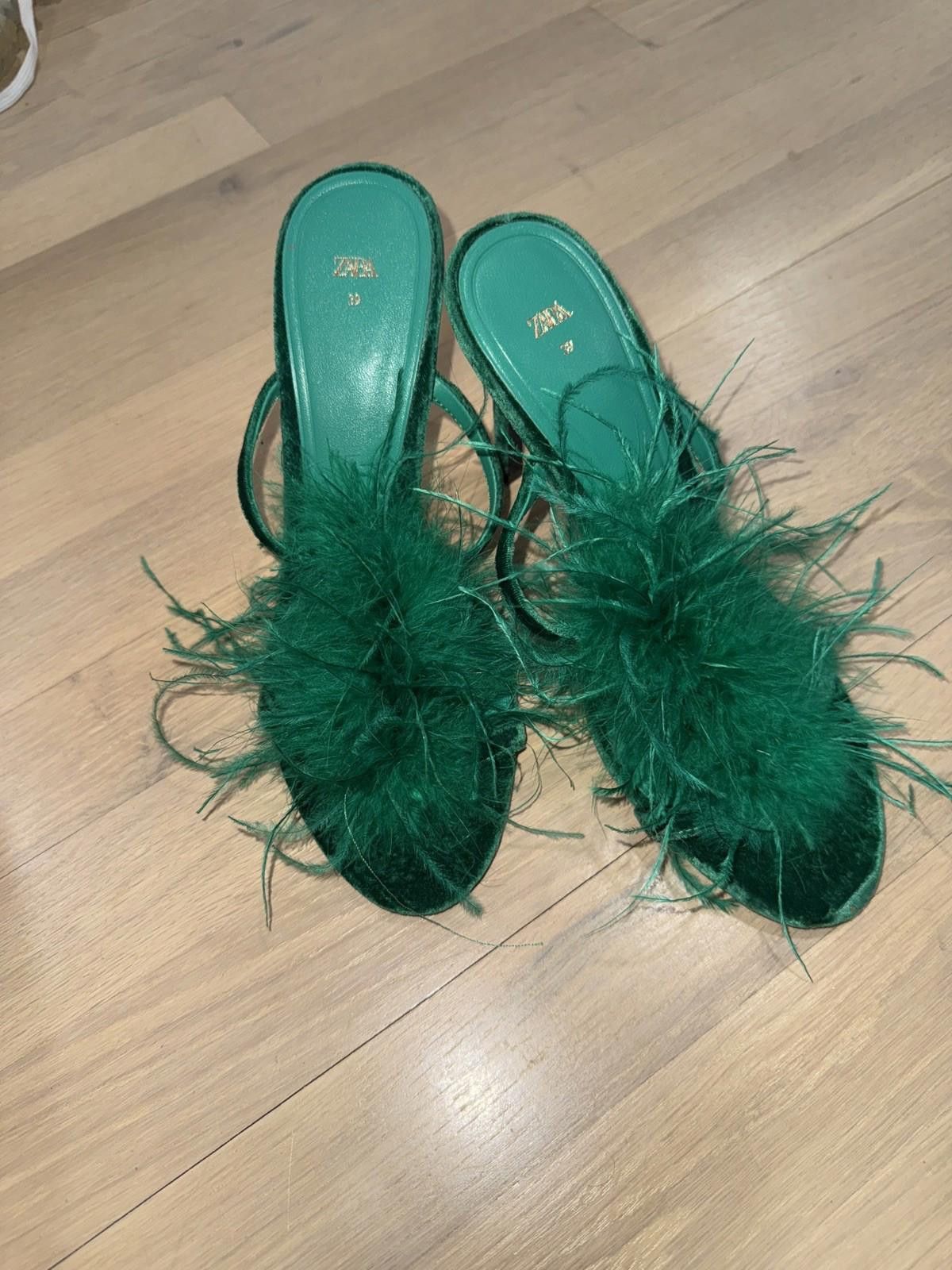 Zara NWOT ZARA Feathered Green Velvet Heeled slides sz 39 Size US 8 / IT 38 - 4 Thumbnail