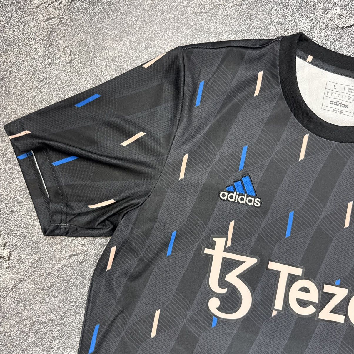 Adidas MANCHESTER UNITED 2022 FOOTBALL SOCCER JERSEY Size US L / EU 52-54 / 3 - 3 Thumbnail