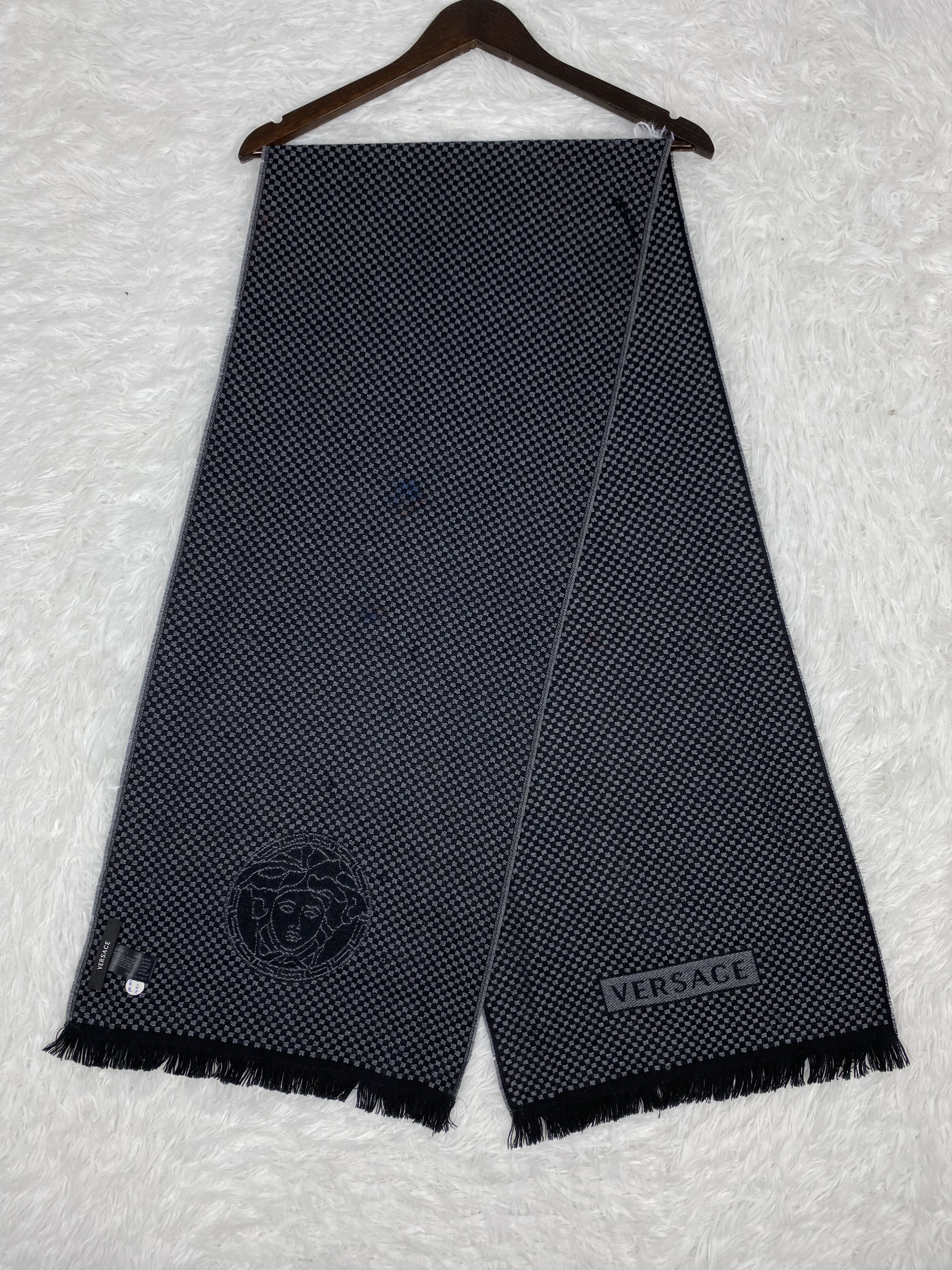 Versace Vintage Versace Scarf / Muffler Neckwear PM0070 Size ONE SIZE - 1 Thumbnail