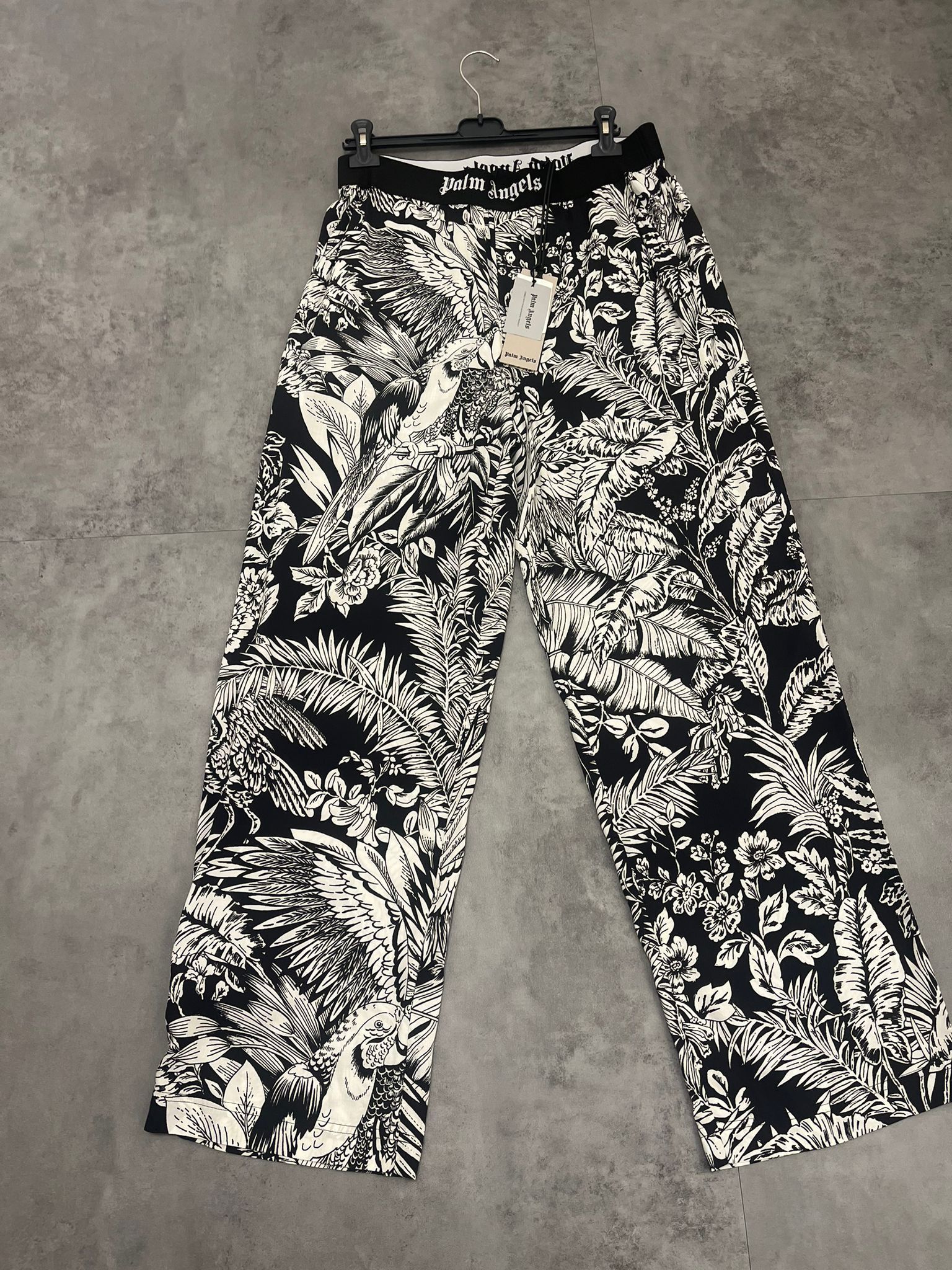 o1c11t2y0823 Jungla Parrots Pajama Pants in Black & White