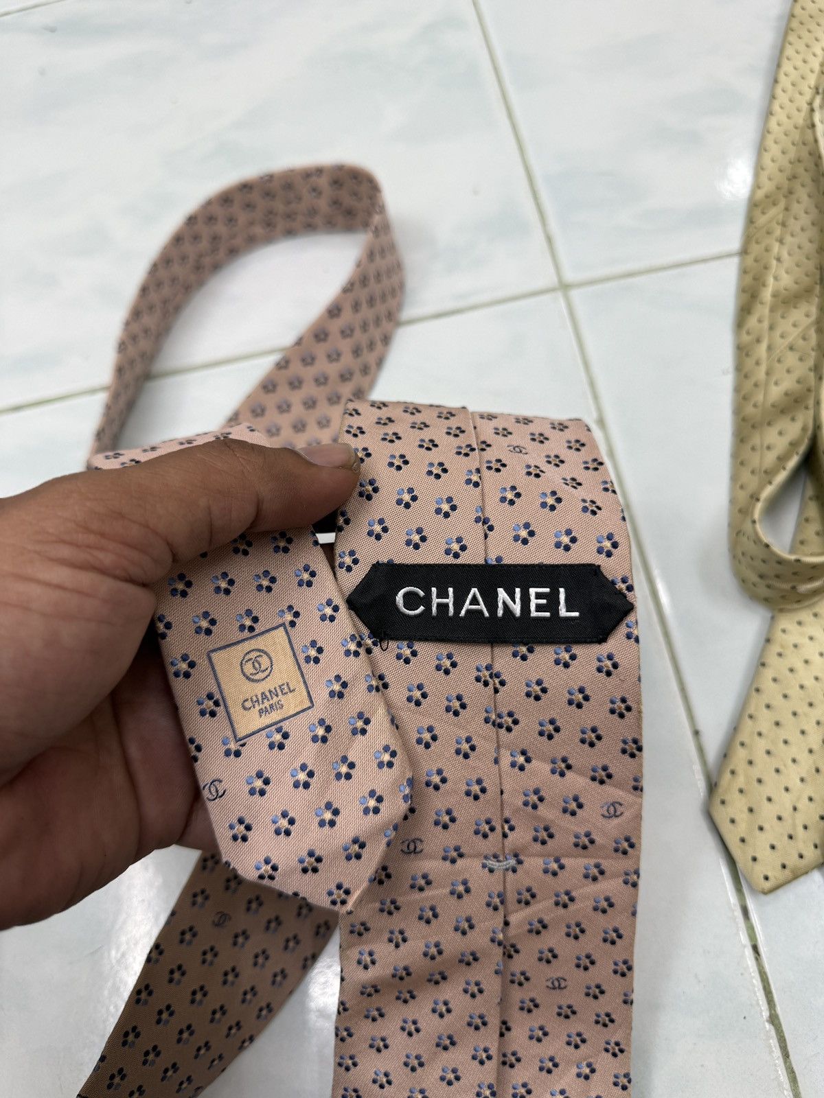 Balenciaga 🔥🔥🔥4 PCS NECKTIES CHANEL BALENCIAGA FENDI CHAPS RALPH LAUREN Size ONE SIZE - 3 Thumbnail