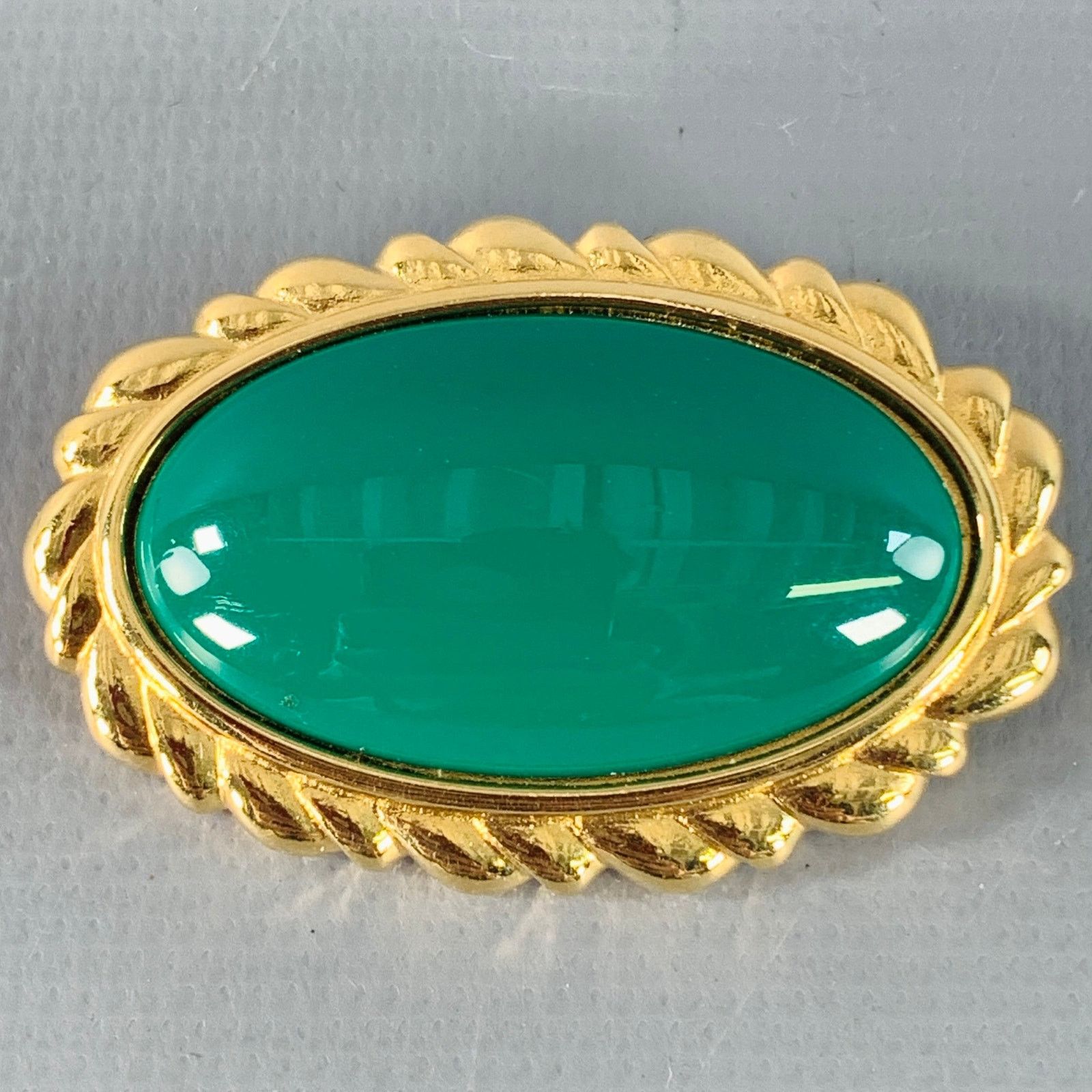 Monet MONET Vintage Green Gold Oval Enamel Brooch Pin Size ONE SIZE - 1 Thumbnail