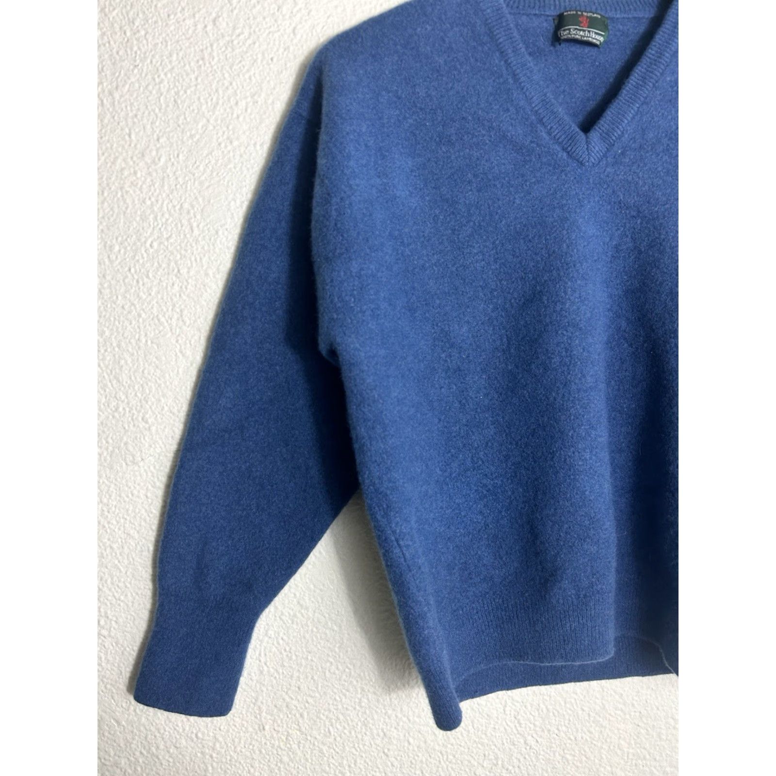 Vintage VINTAGE The Scotch House Mens 46 Blue V Neck 100% Lambswool Sweater Size US XXL / EU 58 / 5 - 2 Thumbnail