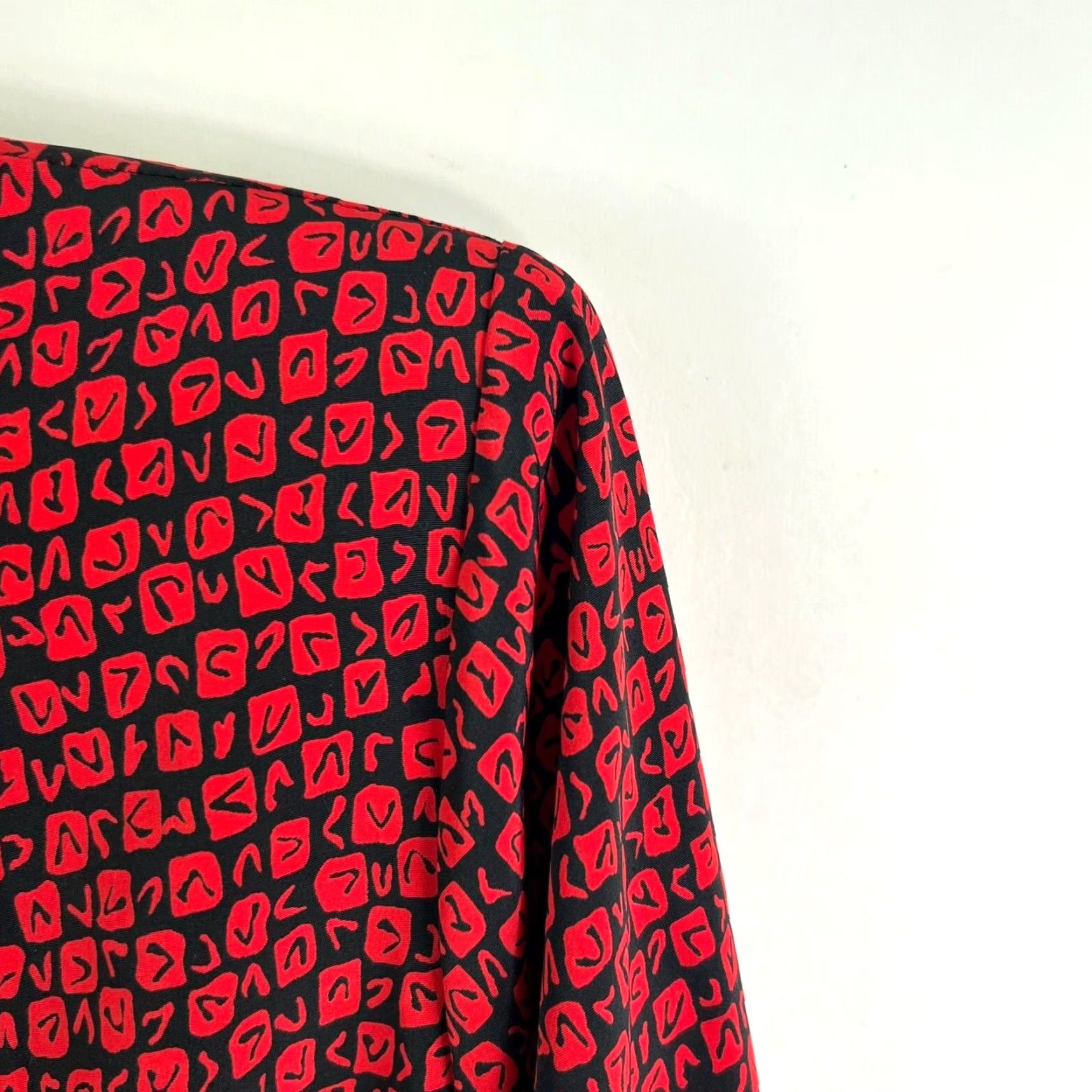 Vintage VINTAGE Diversity Blouse Shirt 16P Red Balloon Sleeve Shoulder Pads Geometric 80s Designer Womens Size XXL / US 16-18 / IT 52-54 - 2 Thumbnail