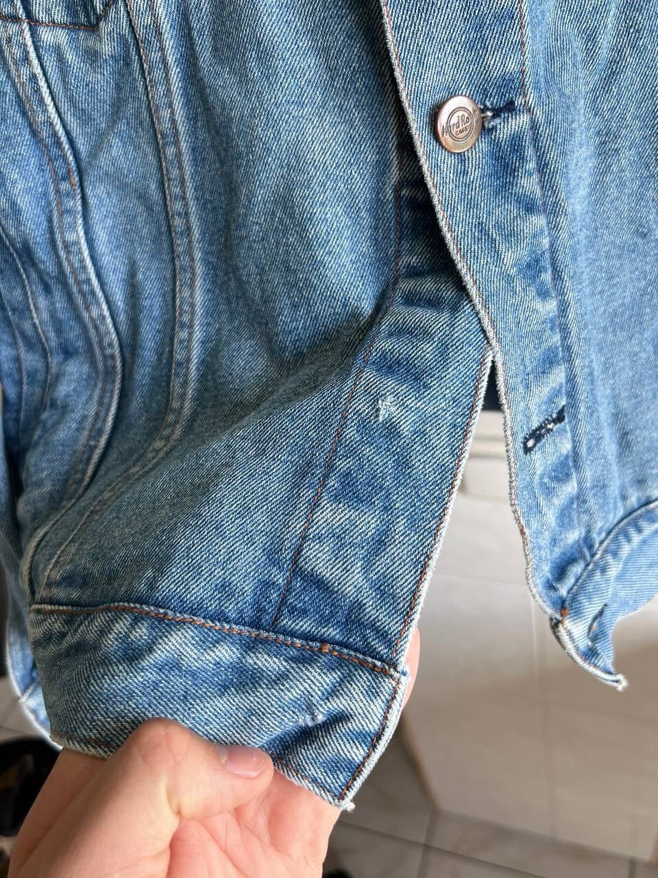 Vintage Vintage 1990s Hard Rock Cafe Beijing China Denim Jacket S Size US S / EU 44-46 / 1 - 10 Thumbnail