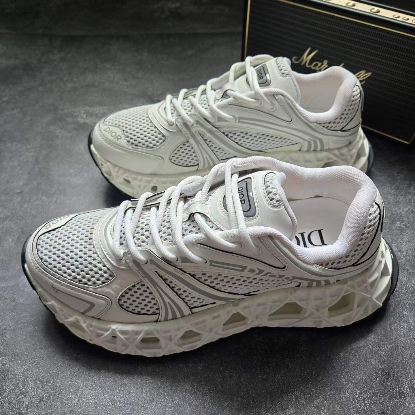 Dior Dior White Lowtop Sneakers 9 Men Size US 9 / EU 42 - 1 Thumbnail