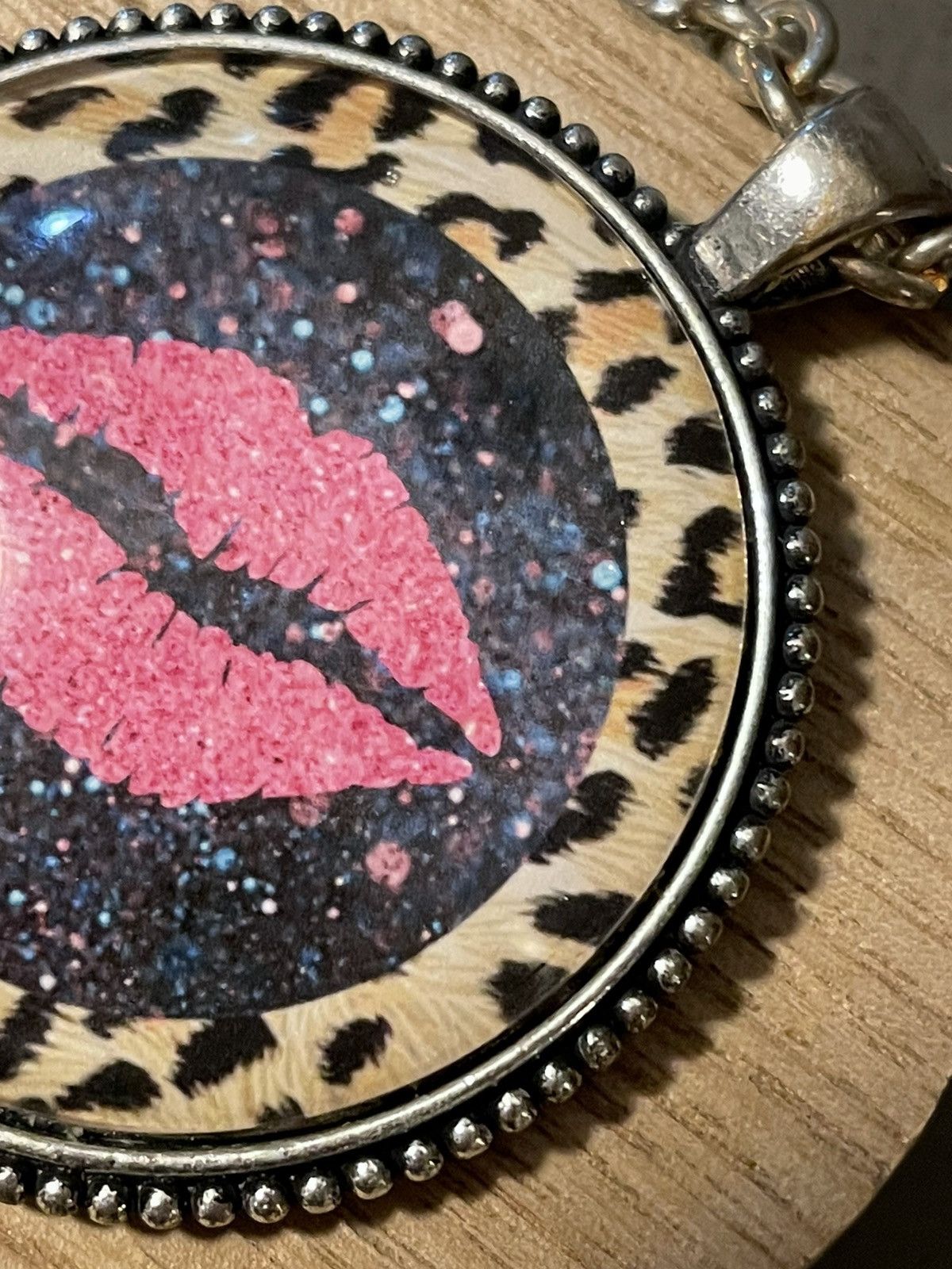Vintage Plunder Leopard Kiss Atlas Pendant Necklace RARE Size ONE SIZE - 17 Thumbnail