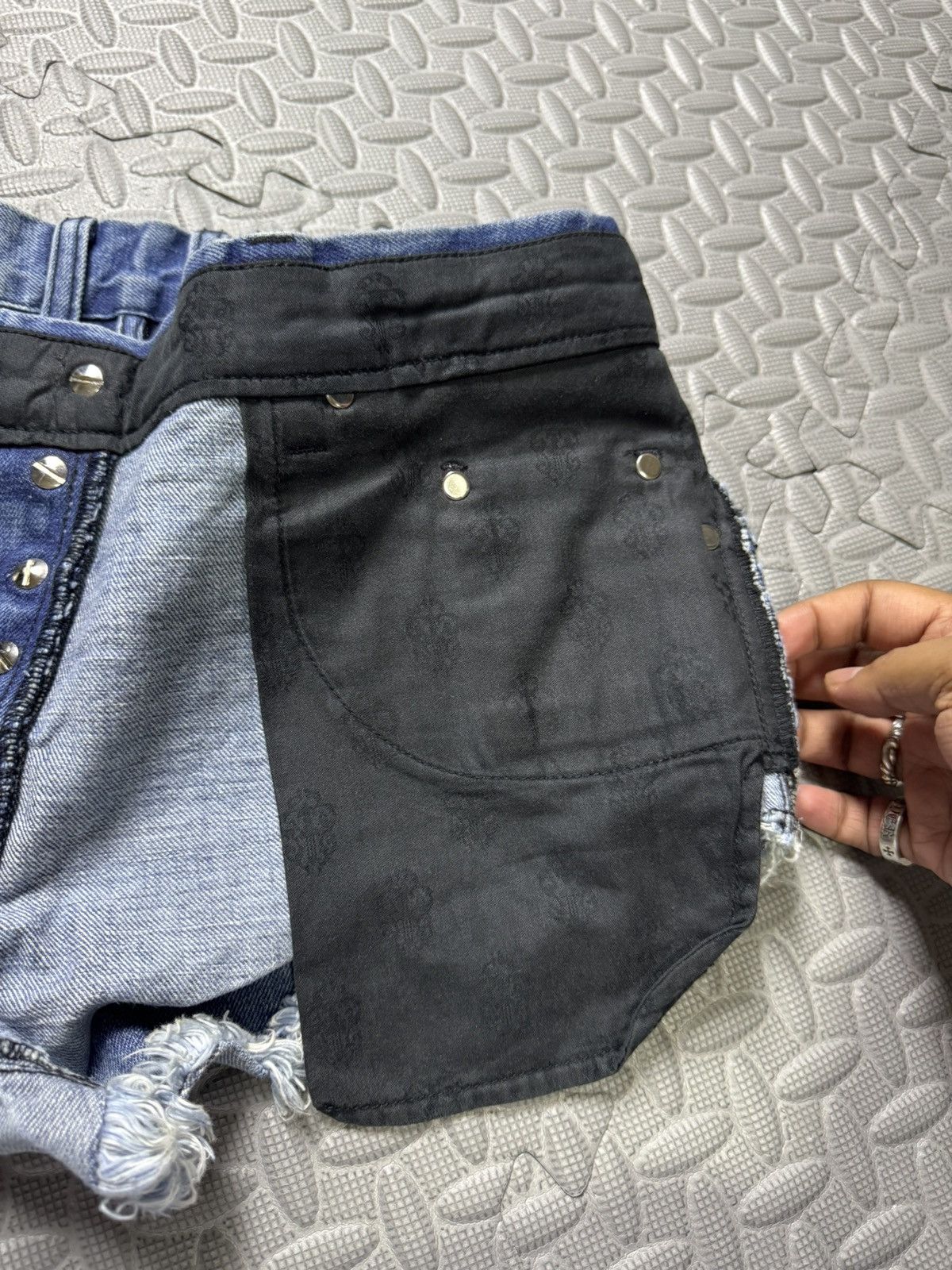 Chrome Hearts Chrome Hearts - Denim Sexy Shorts Custom Order Size 26" / US 2 / IT 38 - 17 Thumbnail