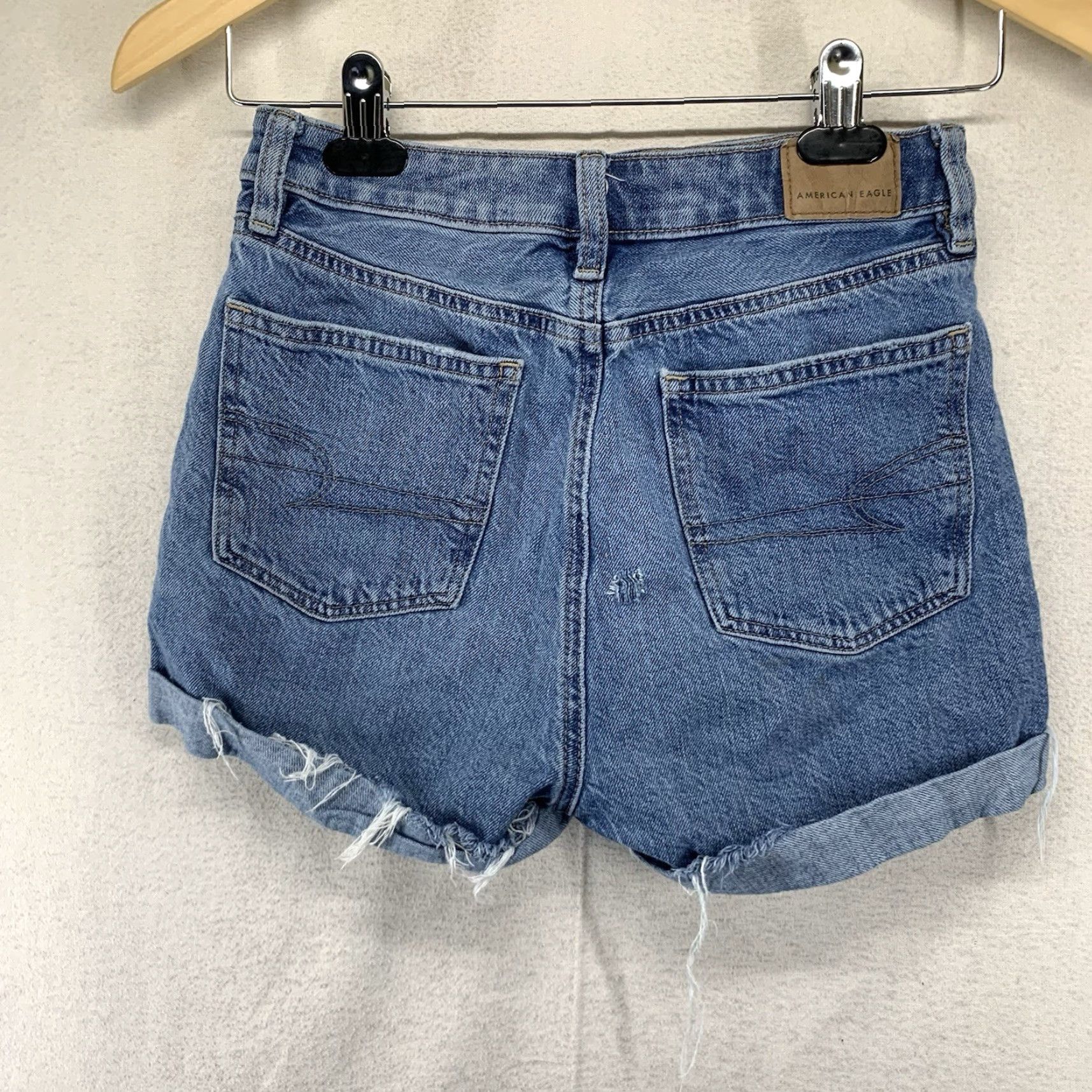 American Eagle Outfitters American Eagle Outfitters Bottoms Mom Short 00 Size 26 Inseam 2 Denim Blue Stretch Classic 90s Daisy Logo Zipper Button Vintage Size 24" / US 00 / IT 34 - 2 Thumbnail