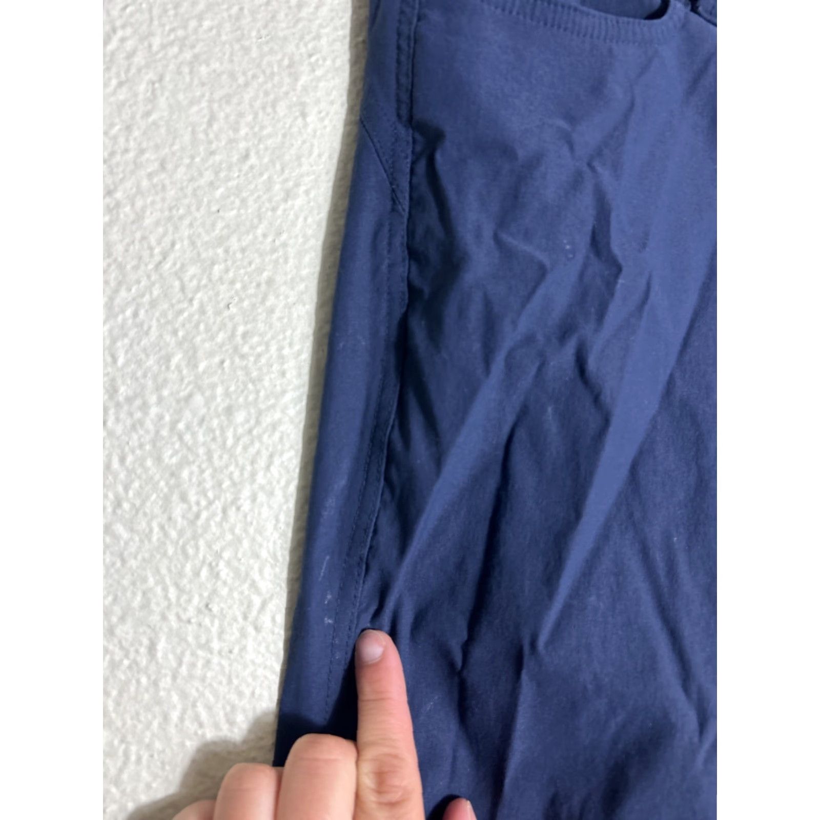 Eddie Bauer Eddie Bauer Pants Womens 10 Capri Navy Blue 33x20 Hiking Water Resistant Logo Casual Travel Regular Straight Womens Size 32" / US 10 / IT 46 - 6 Thumbnail