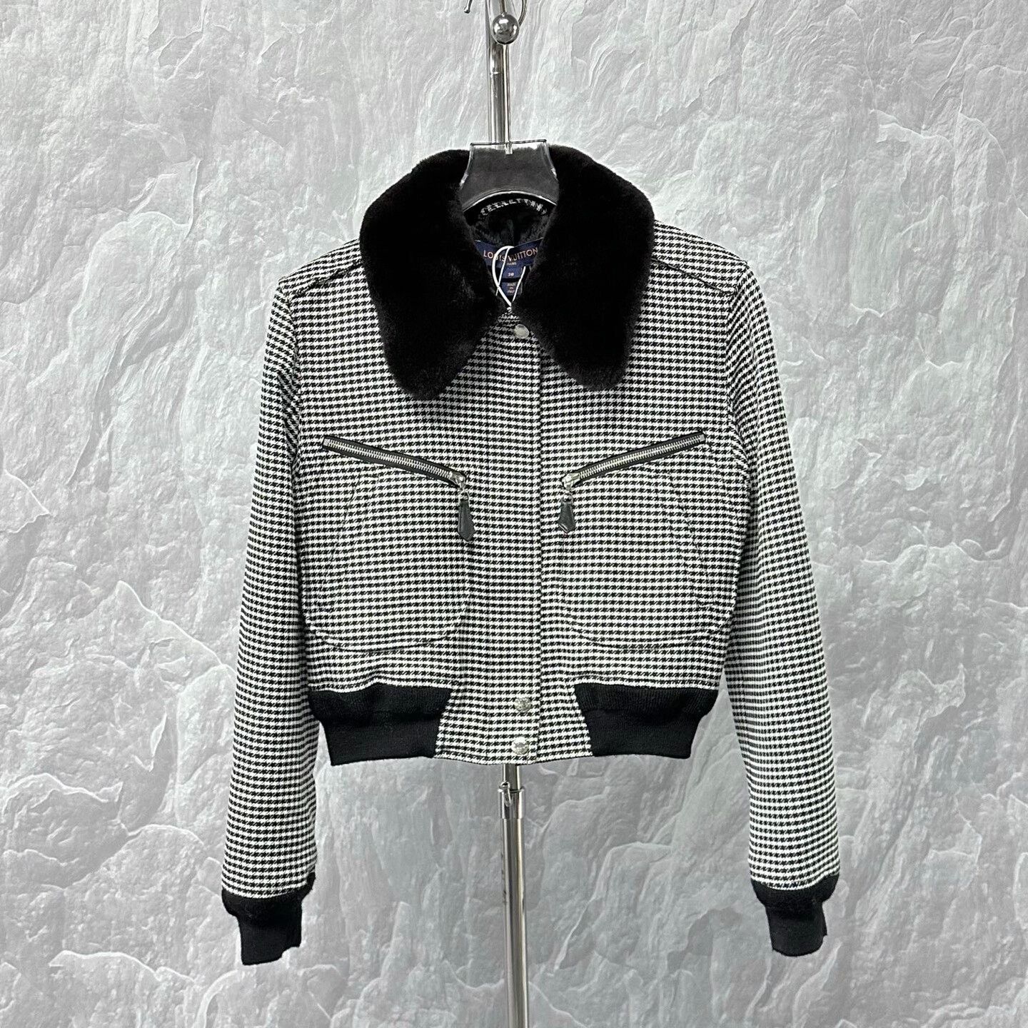 Louis Vuitton louis vuitton houndstooth zip wool jacket Size M / US 6-8 / IT 42-44 - 1 Thumbnail