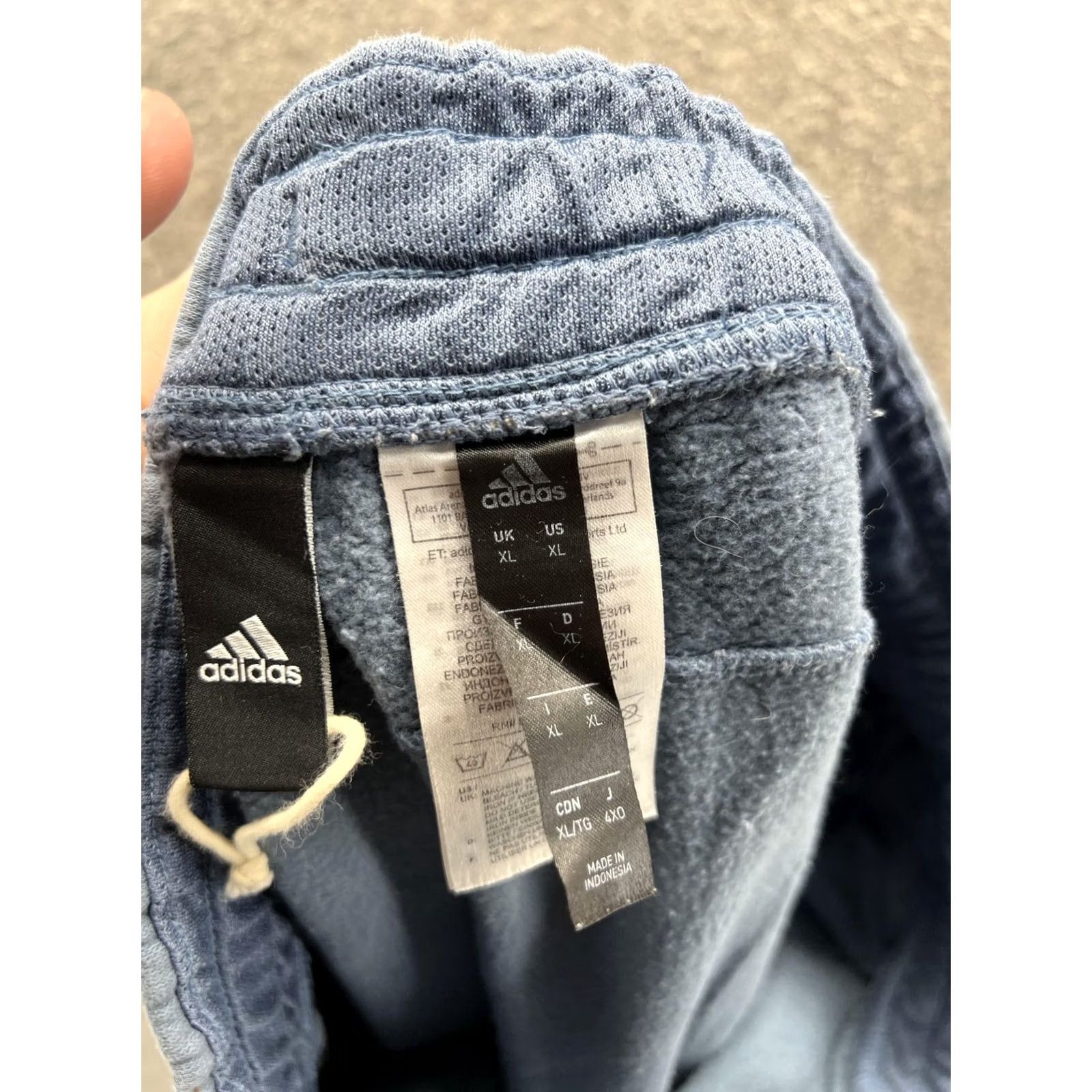 Adidas Adidas Sweat Shorts Mens XL Blue Navy Fleece Elastic Waist 8 Inseam Athletic Shorts Colorblock Pockets Casual Sportswear Size US 36 / EU 52 - 6 Thumbnail
