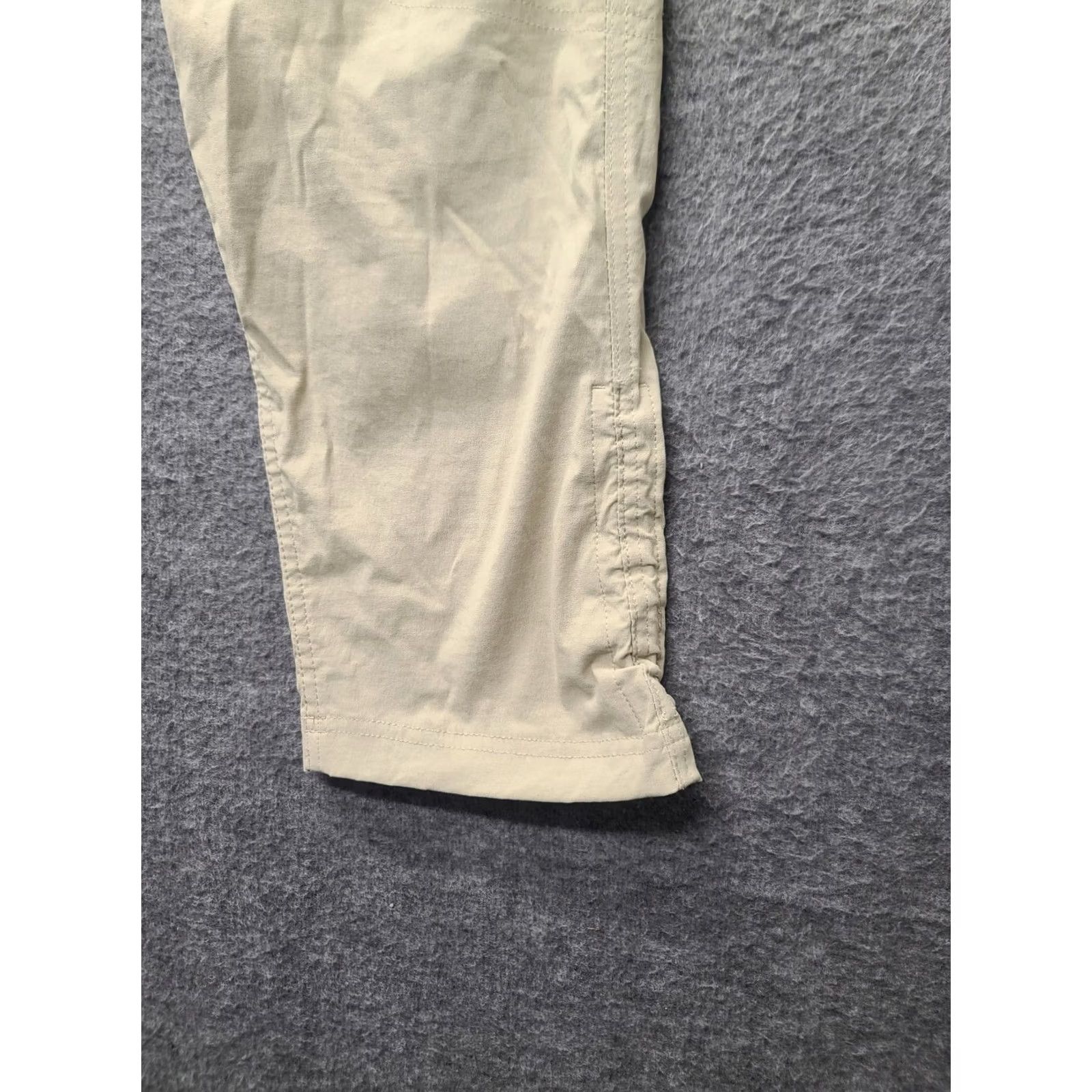 Eddie Bauer Eddie Bauer Capri Pants Womens 4x20 Relaxed Mid Rise Outdoors Hiking Beige Nylon Spandex Pockets Capris Size ONE SIZE - 6 Thumbnail