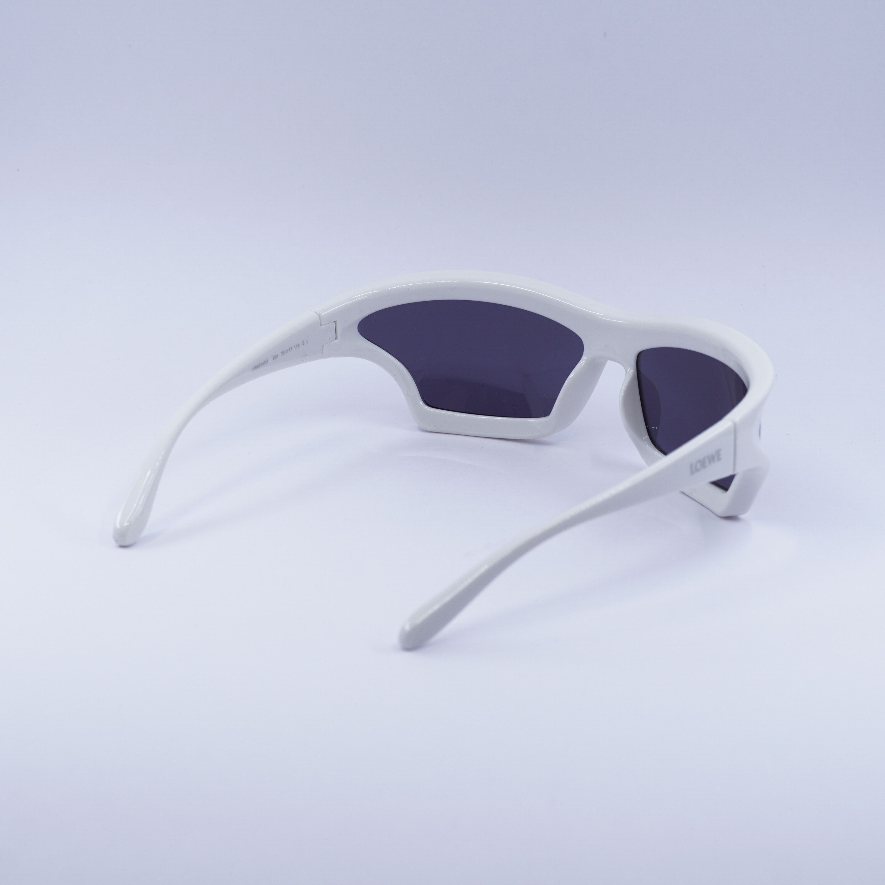 Loewe Loewe LW40143U 25A Sunglasses Ivory Geometric Frame Size ONE SIZE - 4 Thumbnail