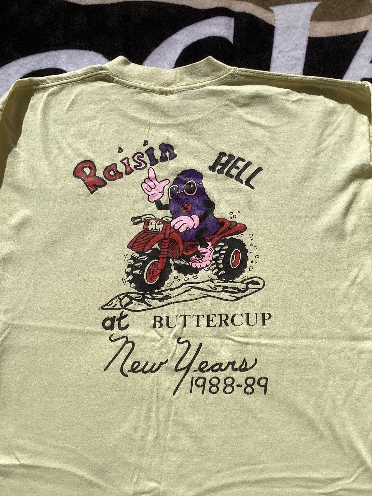 Other Vtg raisin hell at buttercup New Year’s 1980s racing/car Tee Size US M / EU 48-50 / 2 - 2 Thumbnail
