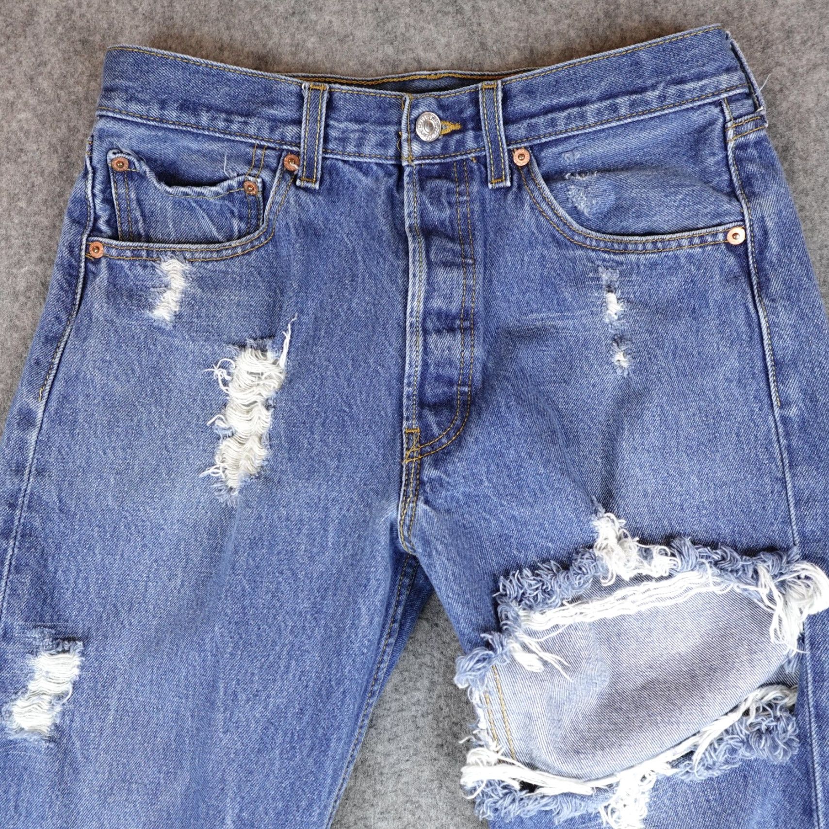 VINTAGE Levi's 501 Jeans Mens 31x32 Blue Distressed Button Fly Denim Pants Y2K