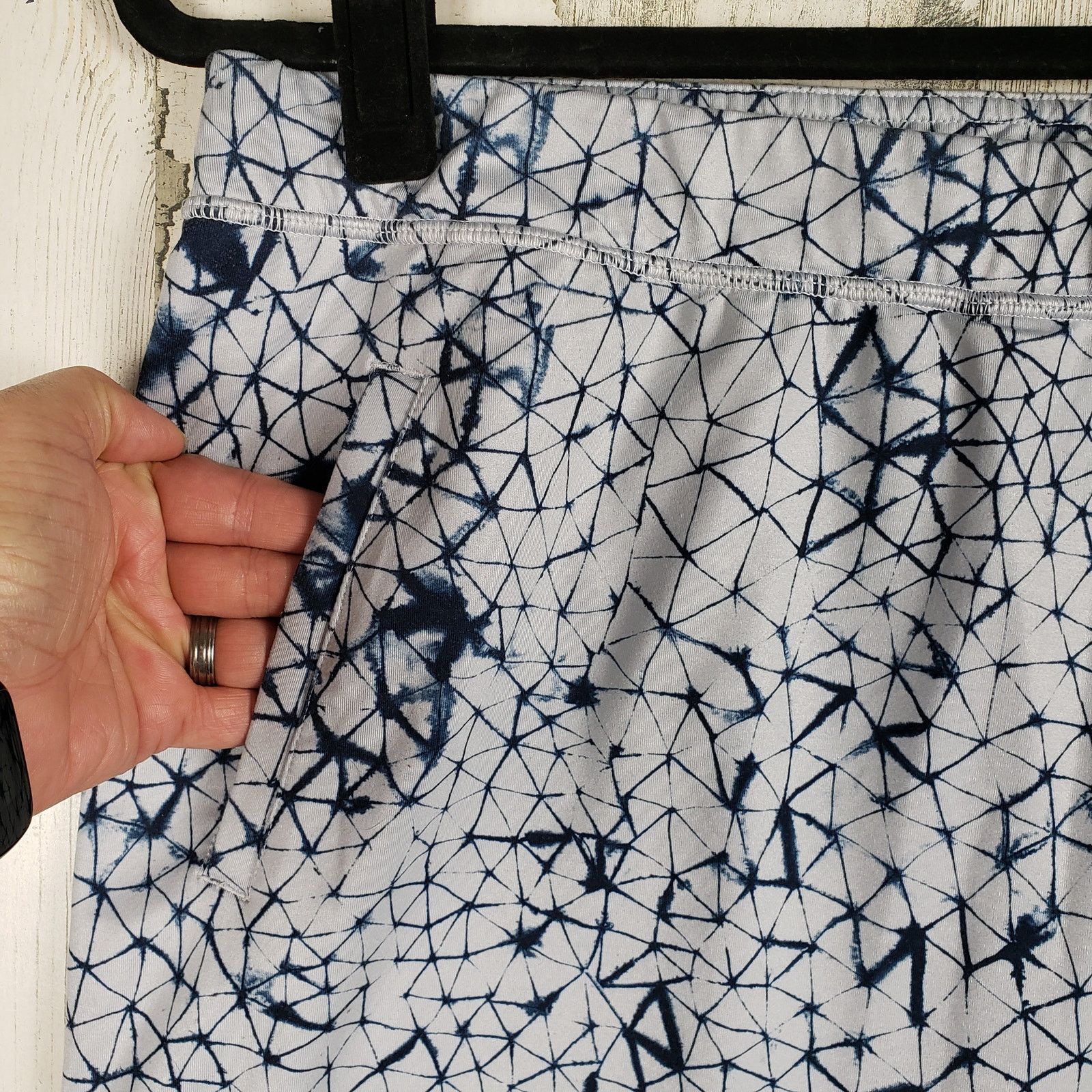 Lululemon Lululemon Athletica Star Silver Fox Retreat Yogi Crop Pant 8 Size 30" / US 8 / IT 44 - 2 Thumbnail