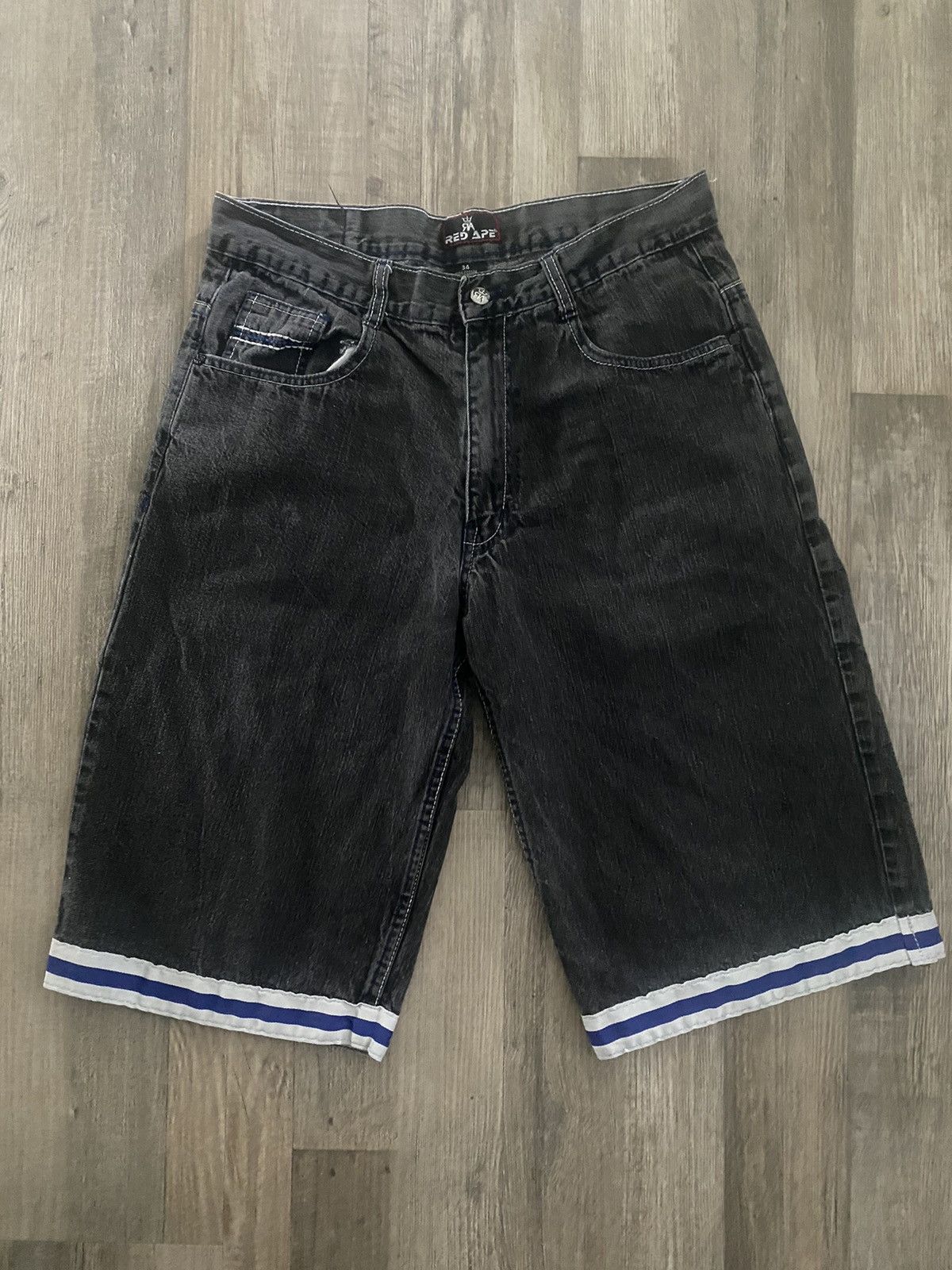 JNCO × Pelle Pelle × Southpole black red ape shorts Size US 34 / EU 50 - 1 Thumbnail