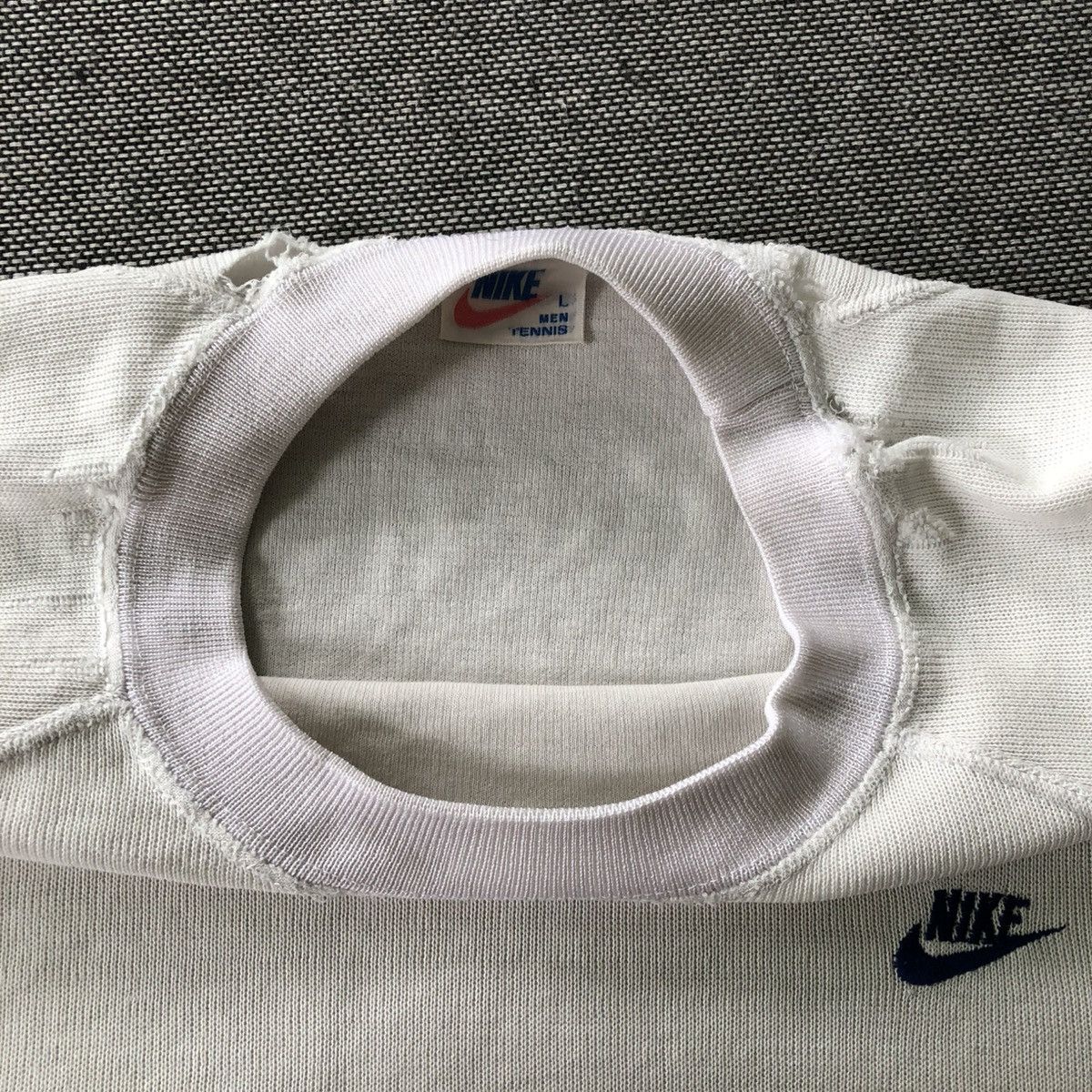 Nike NIKE 80's Suntory Cup Tennis Sportswear Crewneck Sweatshirt Size US L / EU 52-54 / 3 - 11 Thumbnail