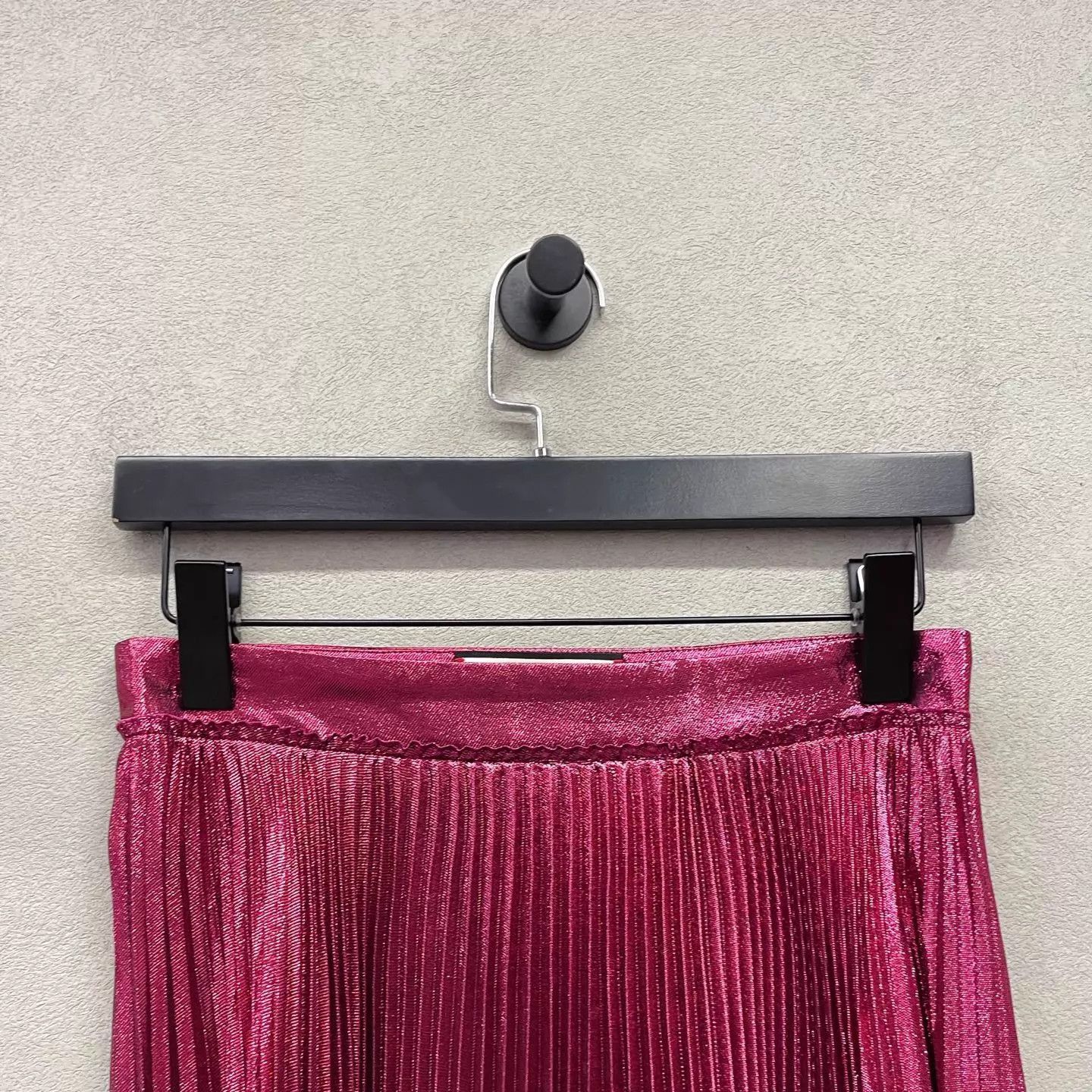 Gucci Gucci Women's Red Pleated Skirt 42 Size 28" / US 6 / IT 42 - 4 Thumbnail