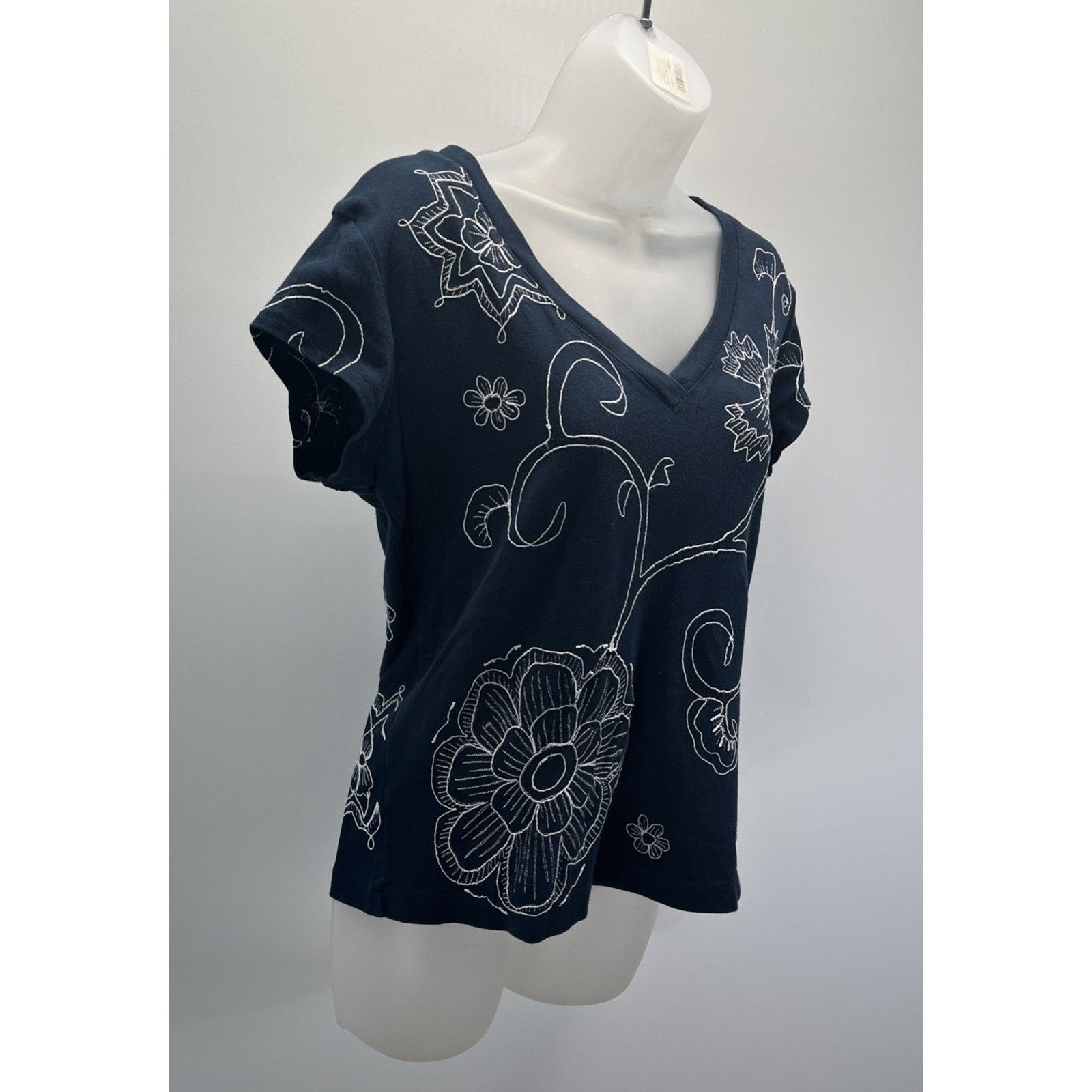 Chicos Chico’s Size 1 Large Navy Cotton Embroidered Flowers T-Shirt Size XS / US 0-2 / IT 36-38 - 2 Thumbnail