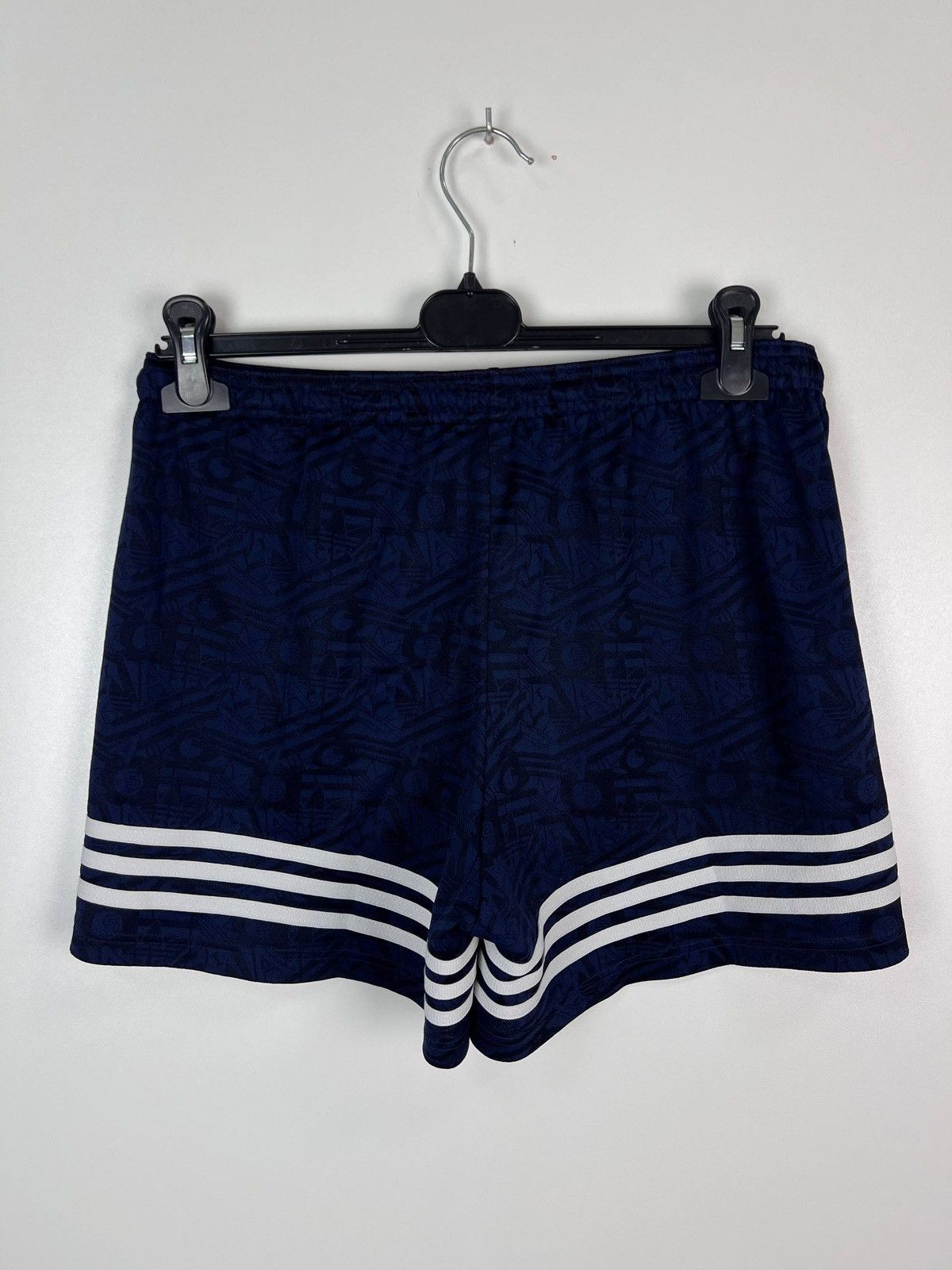 Adidas Adidas 90s vintage short size S 30 Size US 30 / EU 46 - 2 Thumbnail