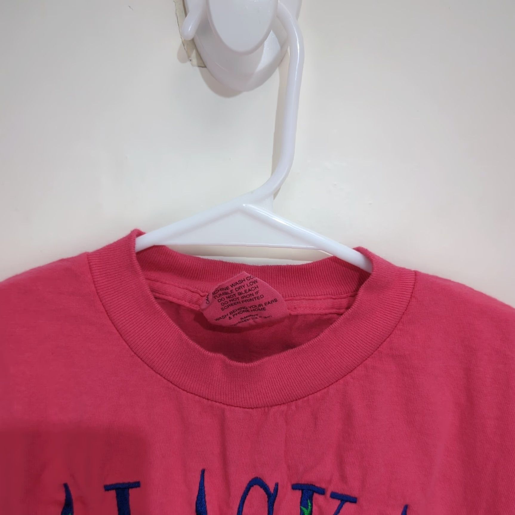 Vintage VINTAGE Bumwraps Alaska Embroidered T Shirt Pink Medium Unisex 1990s Cotton Graphic Tee Short Sleeve US Made Size US M / EU 48-50 / 2 - 4 Thumbnail