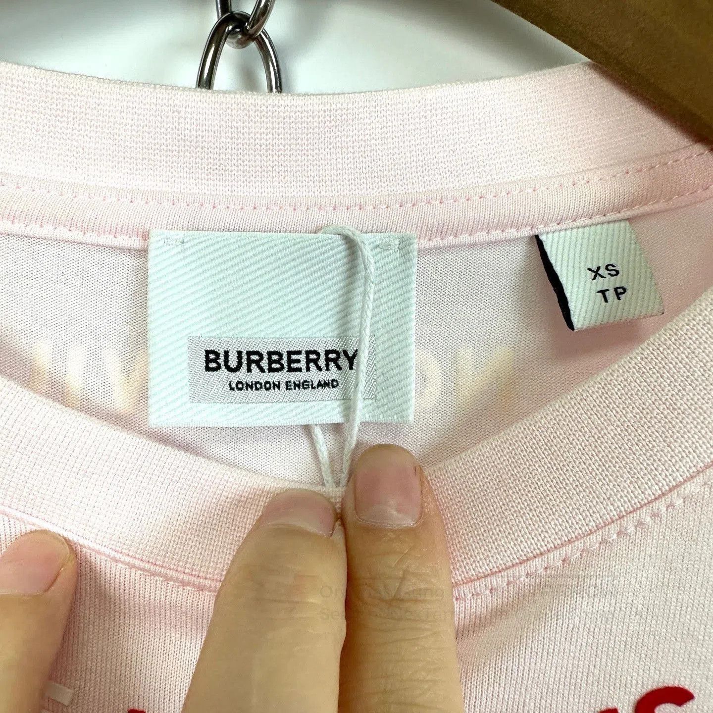 Burberry Burberry Neck Logo Print Pink T-Shirt. Size XS / US 0-2 / IT 36-38 - 4 Thumbnail
