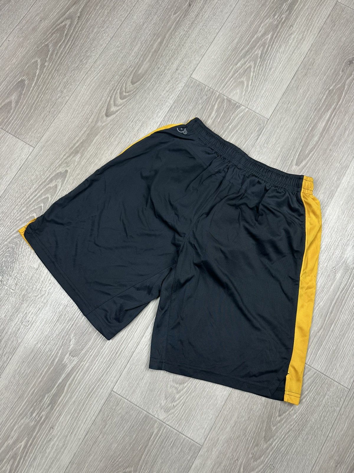 Puma PUMA FC ARSENAL LONDON 2016/17 SHORTS FOOTBALL SOCCER SIZE S Size US 30 / EU 46 - 7 Thumbnail