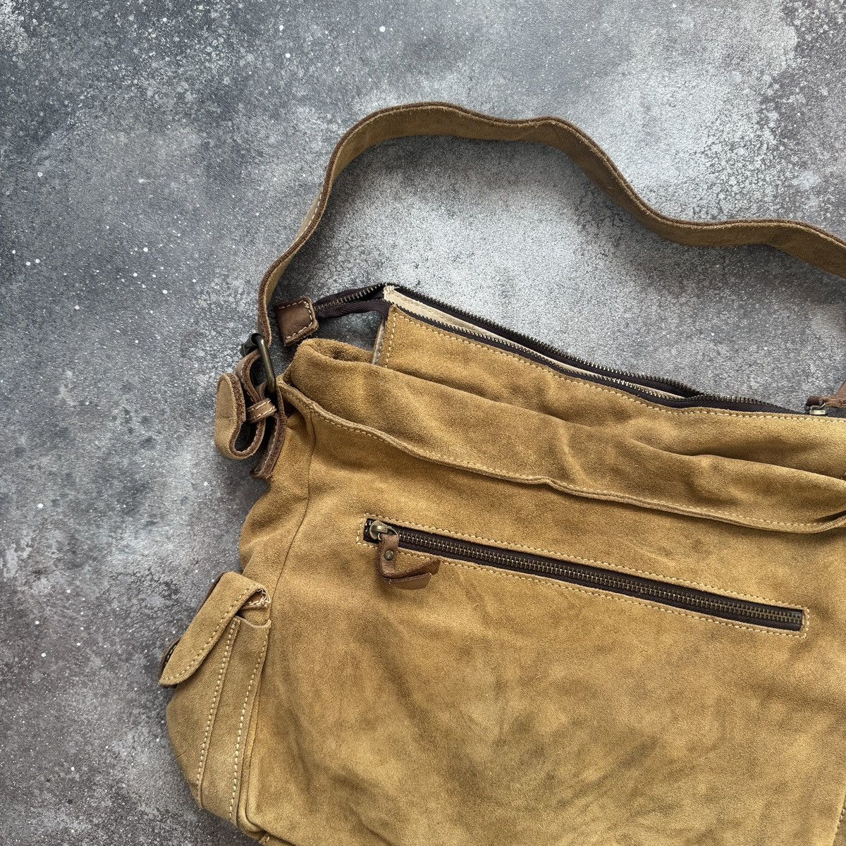 If Six Was Nine Japanese Style Vintage Faded Leather Crossbody Bag Size ONE SIZE - 11 Thumbnail