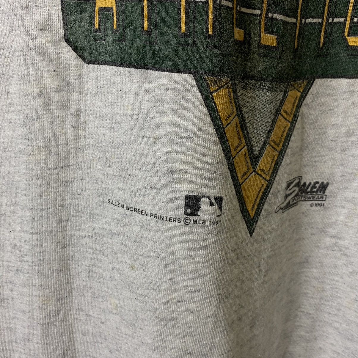 Salem Sportswear Vintage 1997 Salem Sportswear Oakland Athletics MLB T Shirt Size US M / EU 48-50 / 2 - 3 Thumbnail