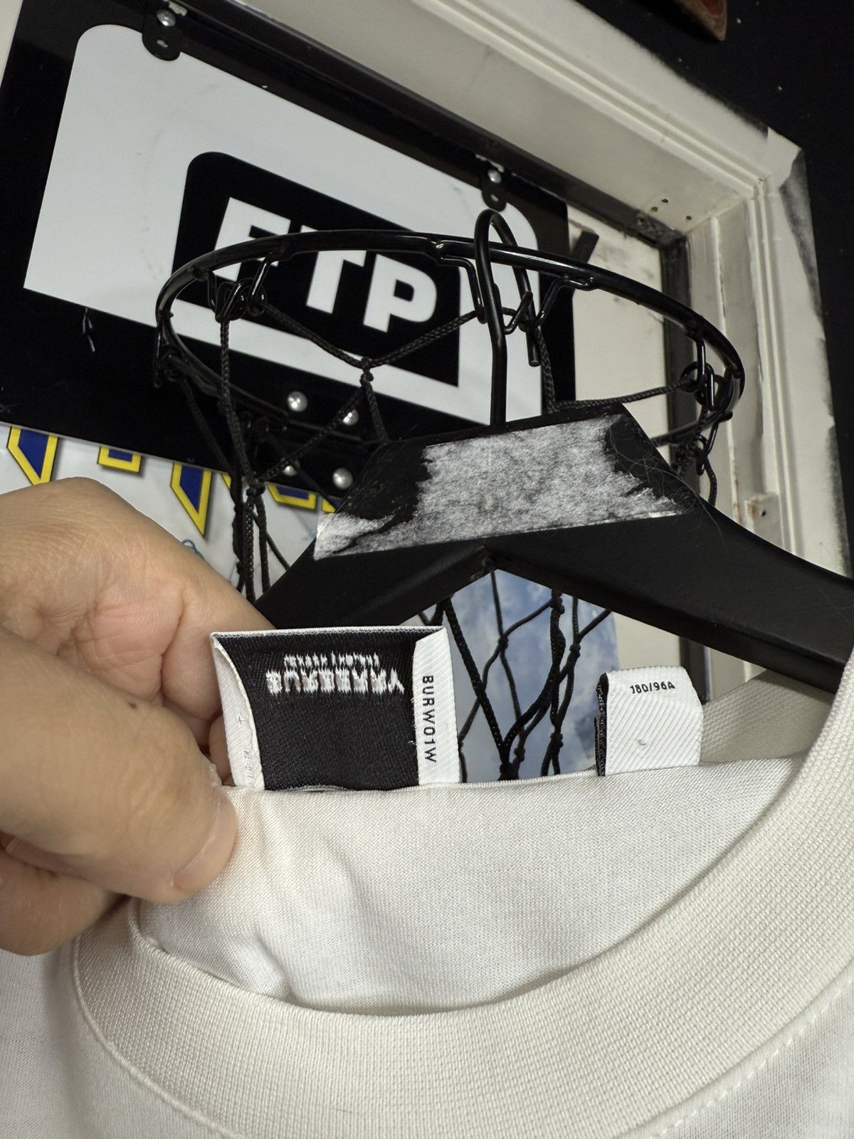 Burberry Burberry Kingdom T-Shirt White Spellout Tee Size Medium Size US M / EU 48-50 / 2 - 5 Thumbnail