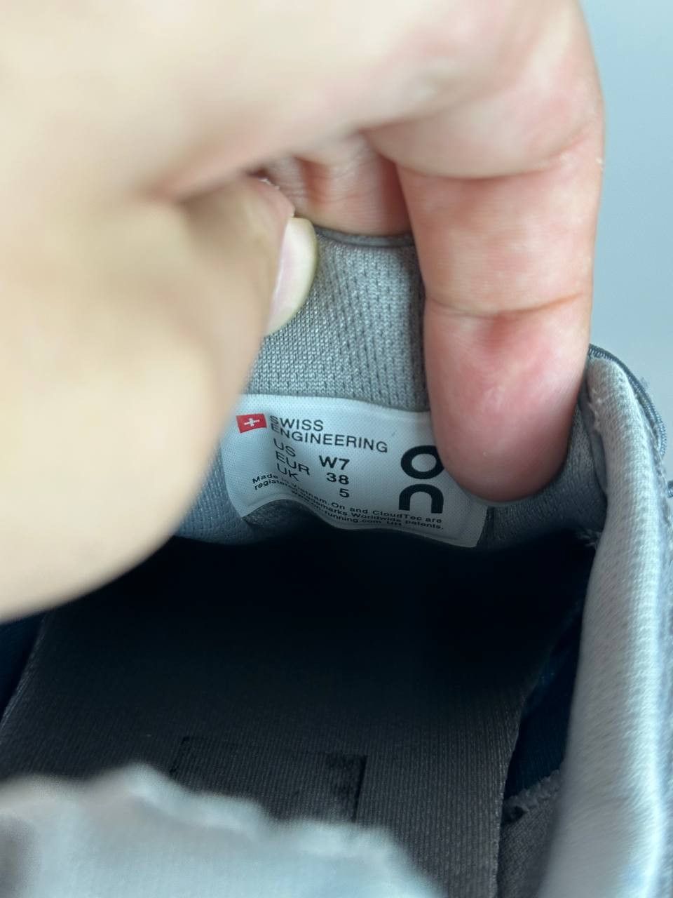 On ON Running Run On Cloud Swish LOW Top Sneakers Size US 8 / IT 38 - 9 Thumbnail