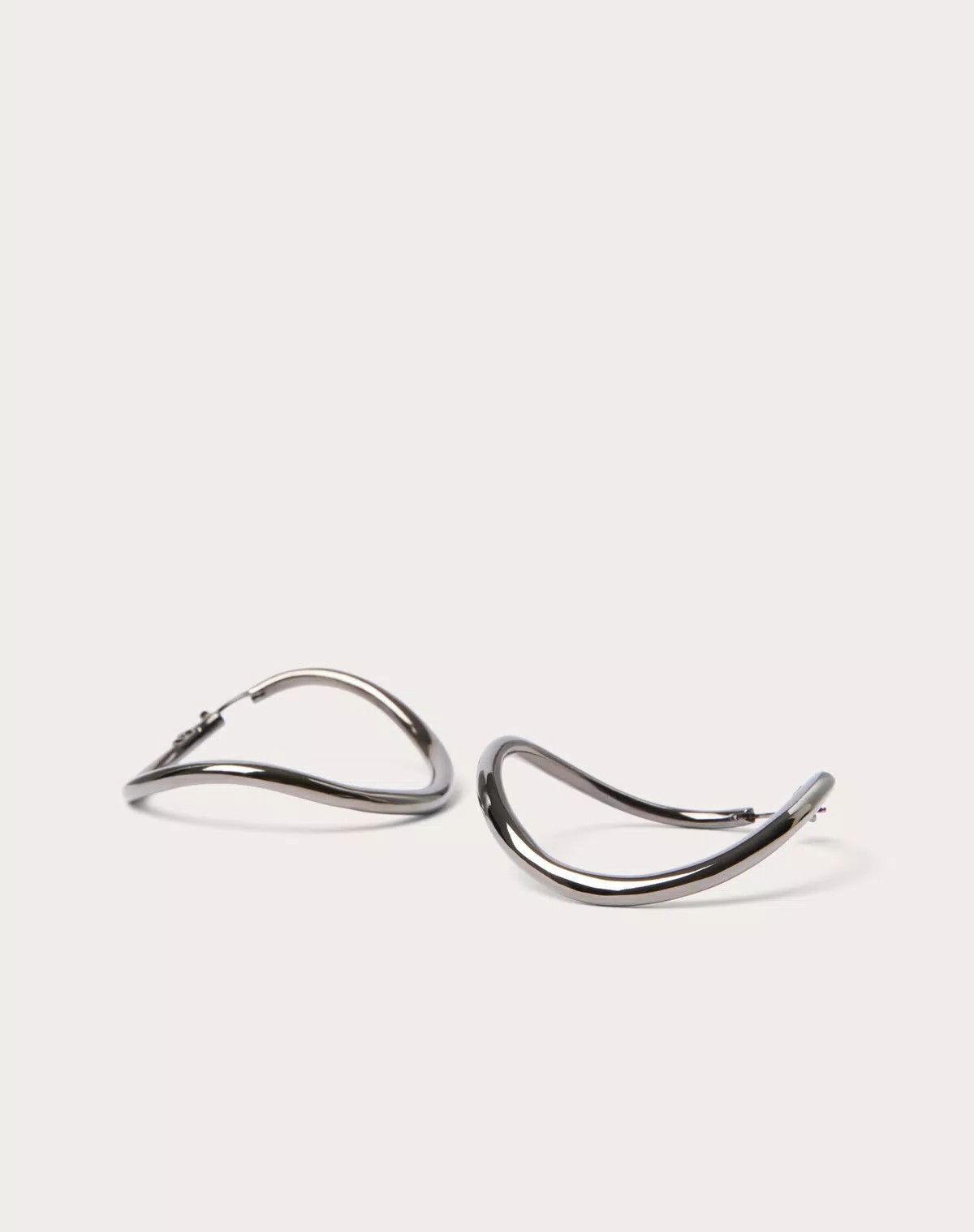 Valentino oc11z0725 Size:OS/Shadowshine Metal Earrings in Black Size ONE SIZE - 3 Thumbnail