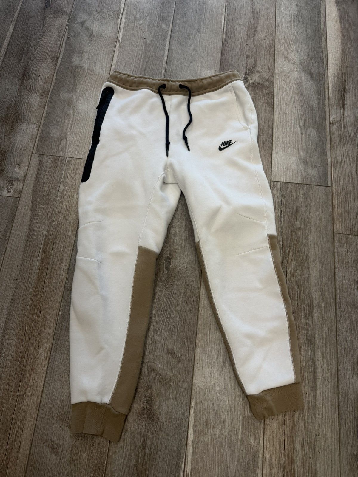 Nike Nike tech pants cream Size US M / EU 48-50 / 2 - 1 Thumbnail