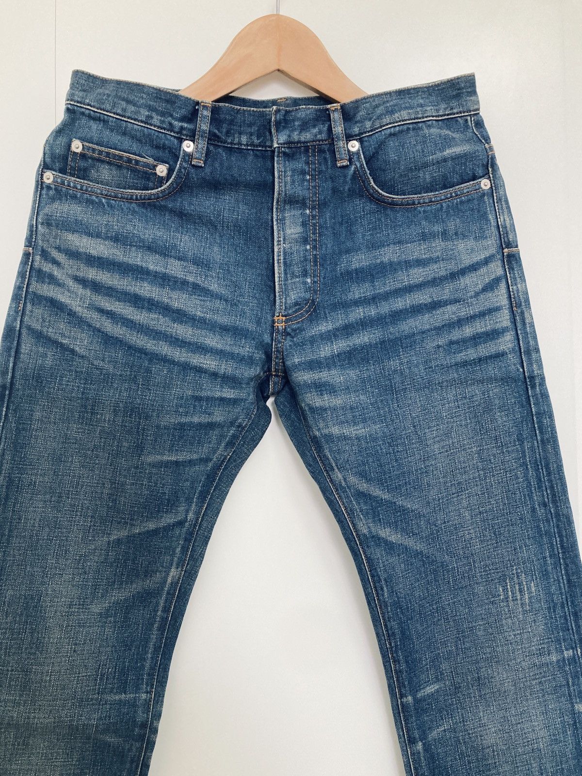 DIOR HOMME BY HEDI SLIMANE CLAW-MARK DEMIN JEANS display picture 1