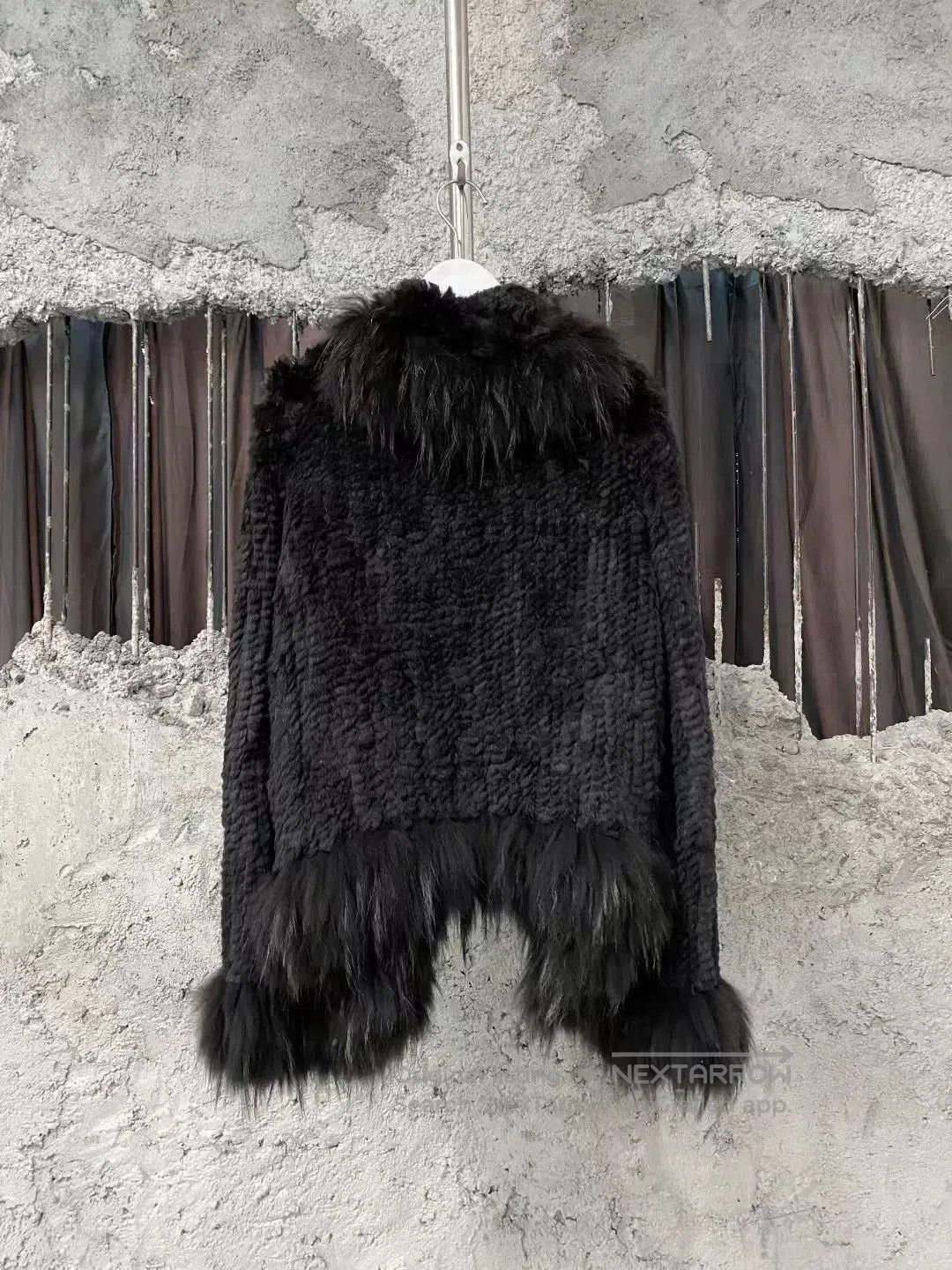 MAX&Co. MAX&Co Black Fur Trim Coat. Size M / US 6-8 / IT 42-44 - 2 Thumbnail