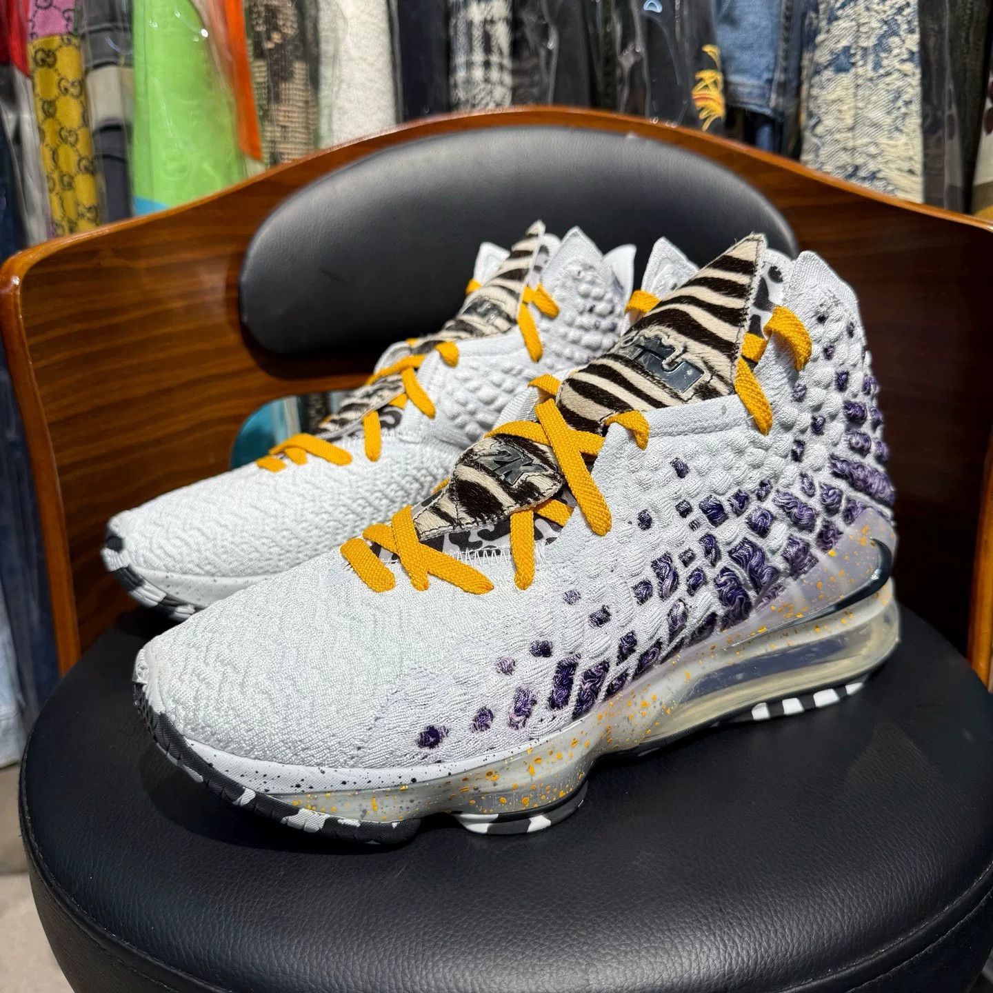 Nike Nike LEBRON17 White Lowtop Sneakers 43 Men Size US 10 / EU 43 - 1 Thumbnail