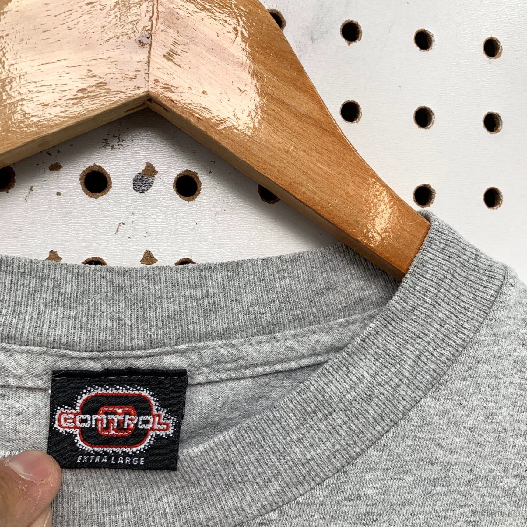 Vintage VINTAGE Control Snowboard T Shirt Mens XL Gray Outdoor Ski Winter Men T-Shirt Gray 80s? Size US XL / EU 56 / 4 - 3 Thumbnail