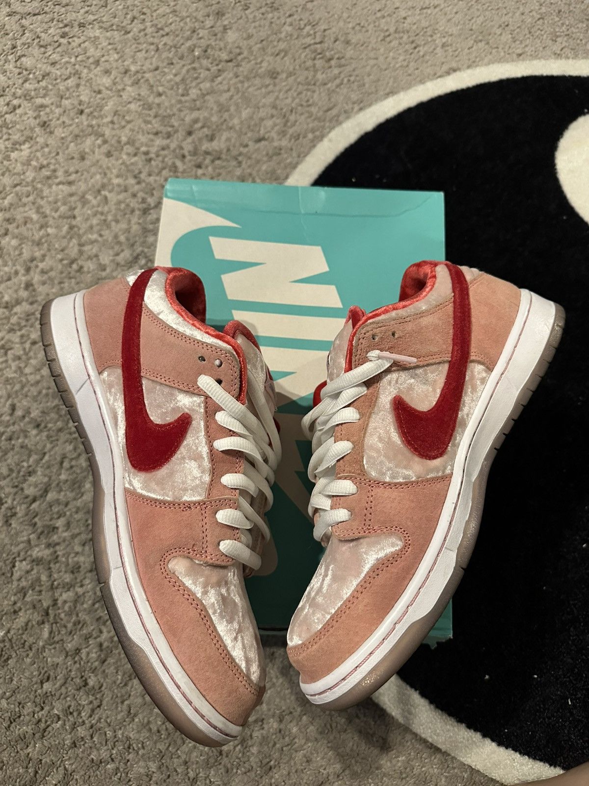 Nike × StrangeLove Skateboards Nike SB Dunk Low Strangelove Skateboards Size US 9.5 / EU 42-43 - 3 Thumbnail