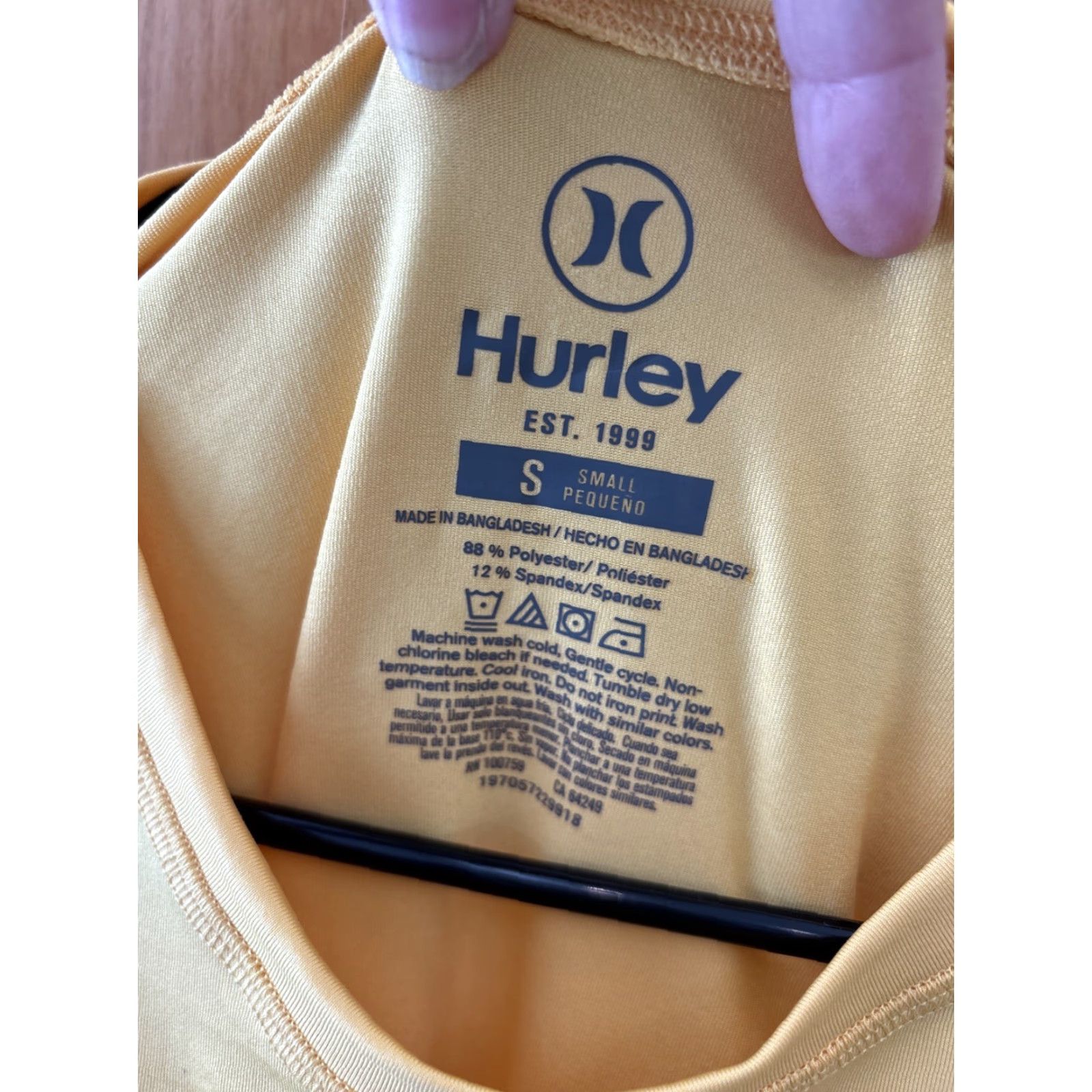 Hurley Hurley Men Shirt S Rash Guard UPF Sunshirt Long Sleeve Surf Yellow Graphic Blue Polyester Spandex Stretch Size US S / EU 44-46 / 1 - 4 Thumbnail